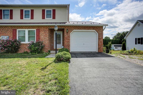 Townhouse For Sale - 12602 Carol Avenue Ave<br/> Franklin County, GREENCASTLE, PA 17225