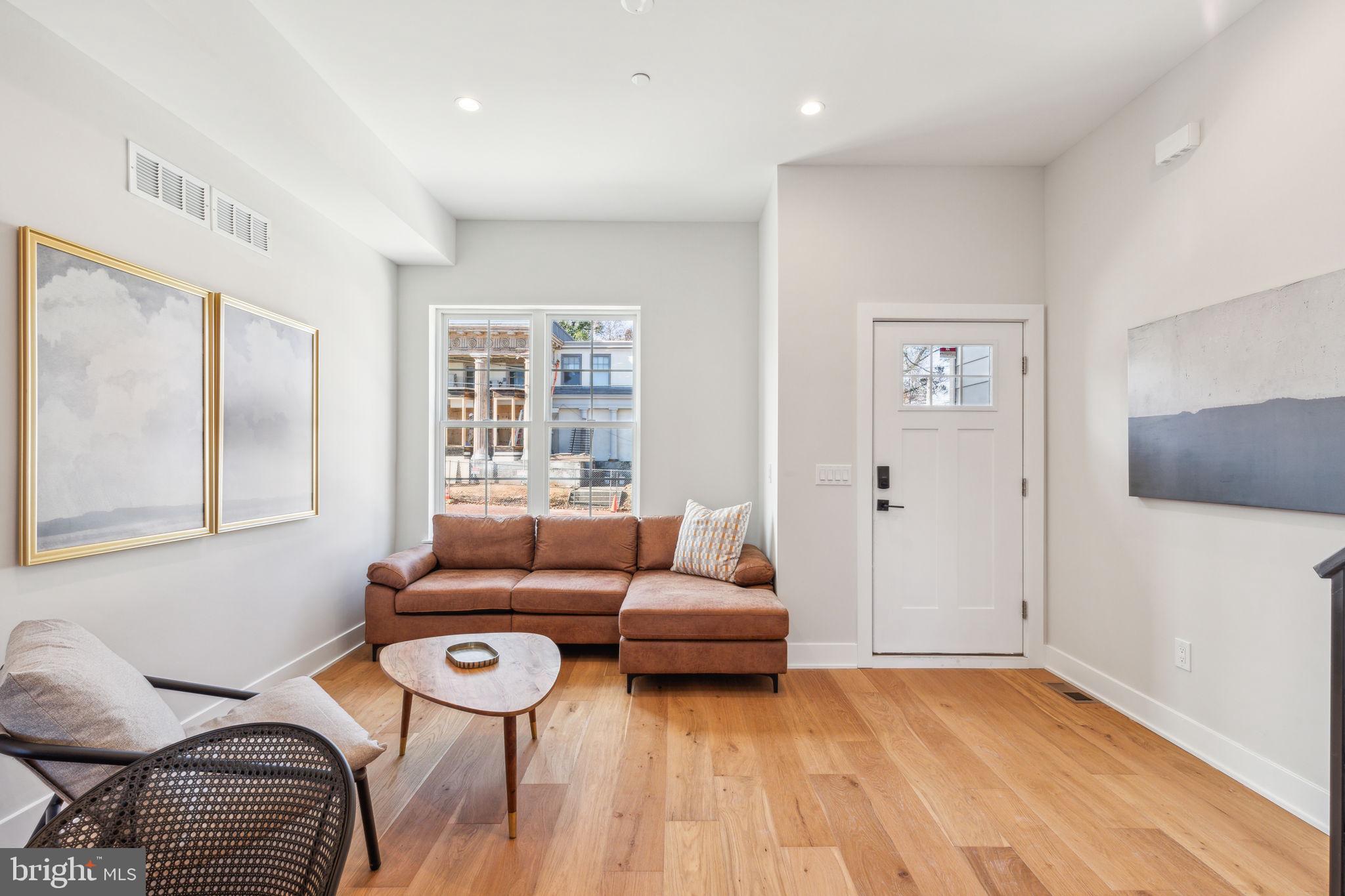 EAST FALLS - Residential