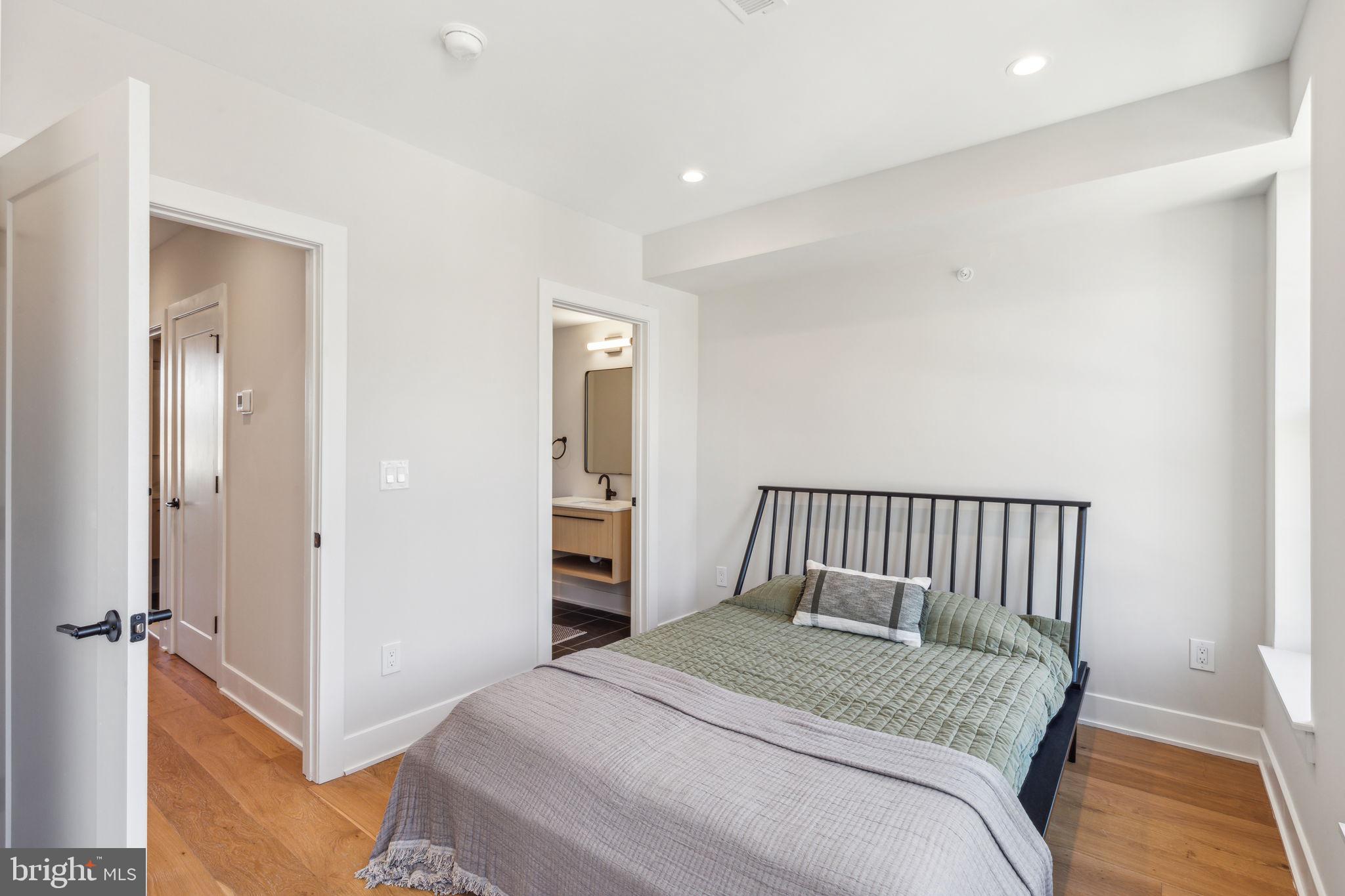 EAST FALLS - Residential