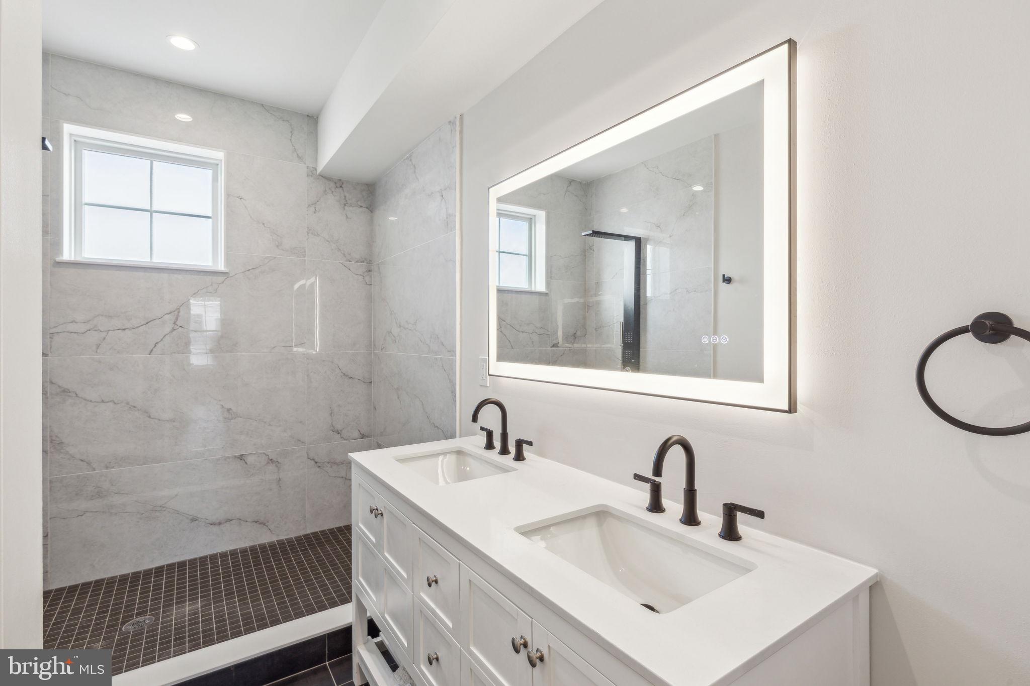 EAST FALLS - Residential