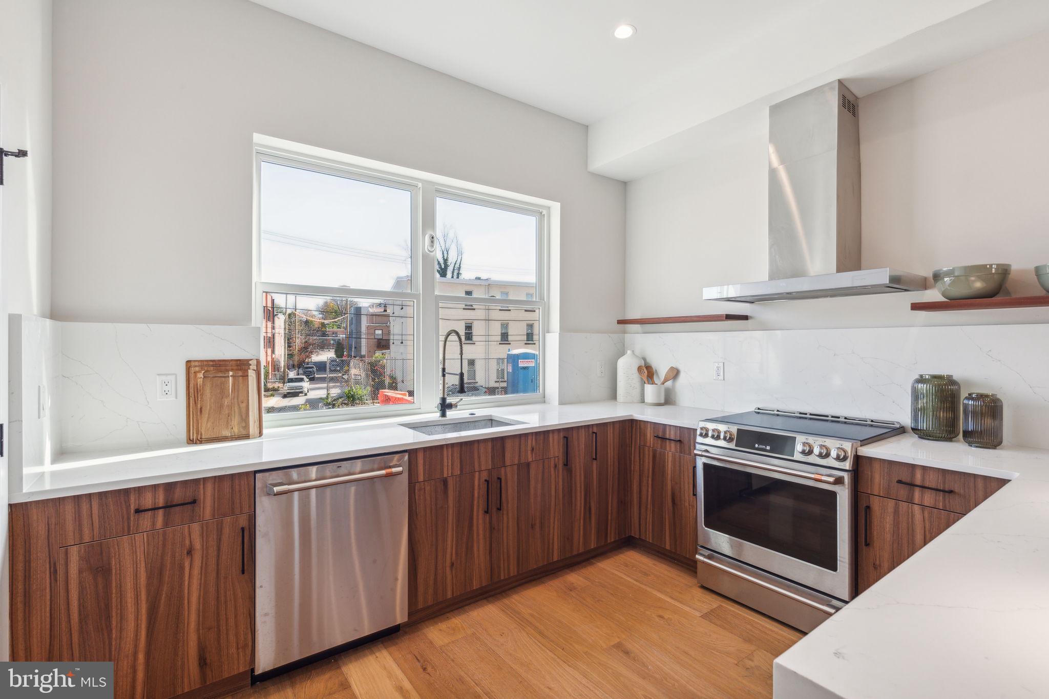 EAST FALLS - Residential
