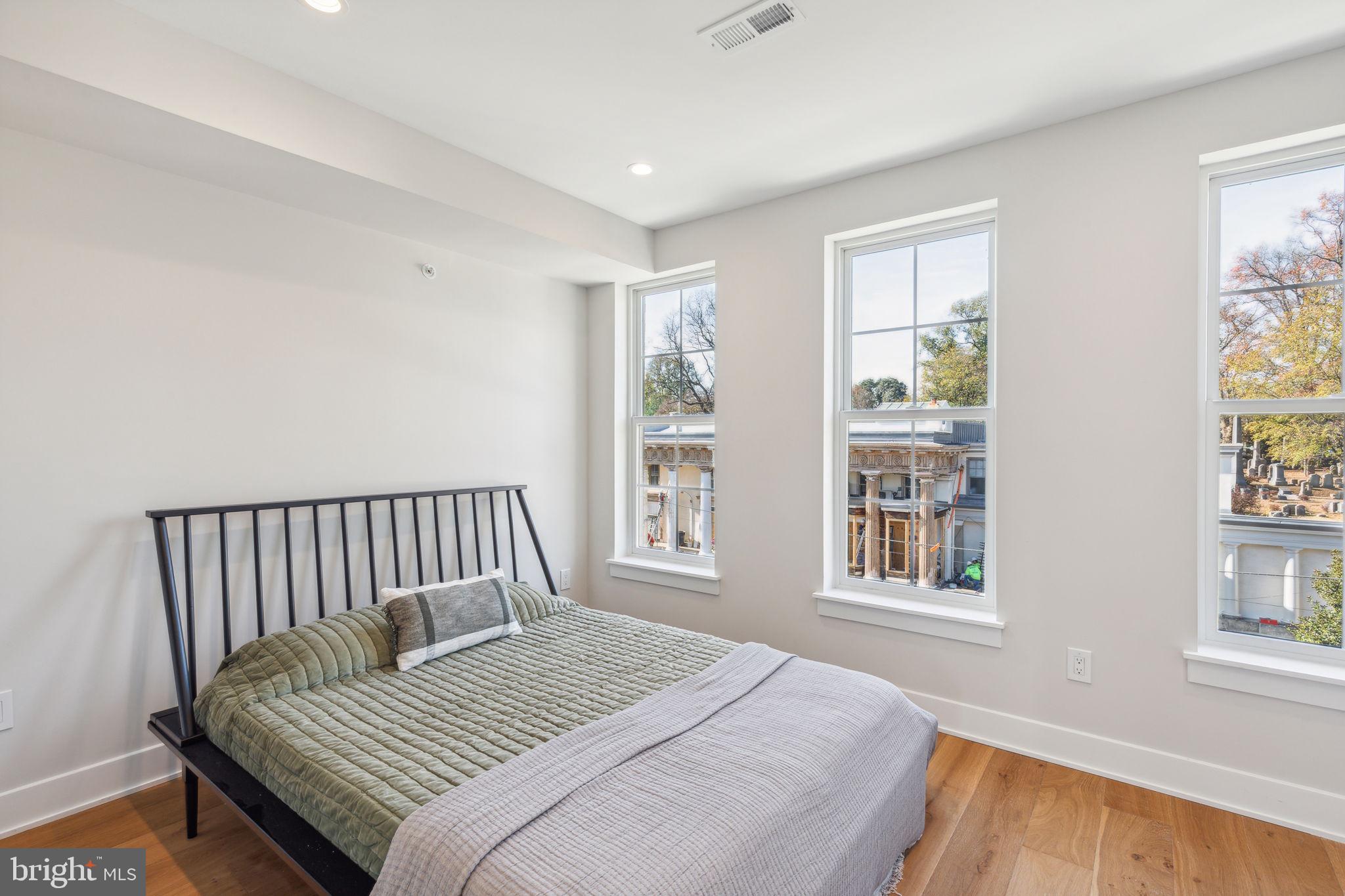 EAST FALLS - Residential
