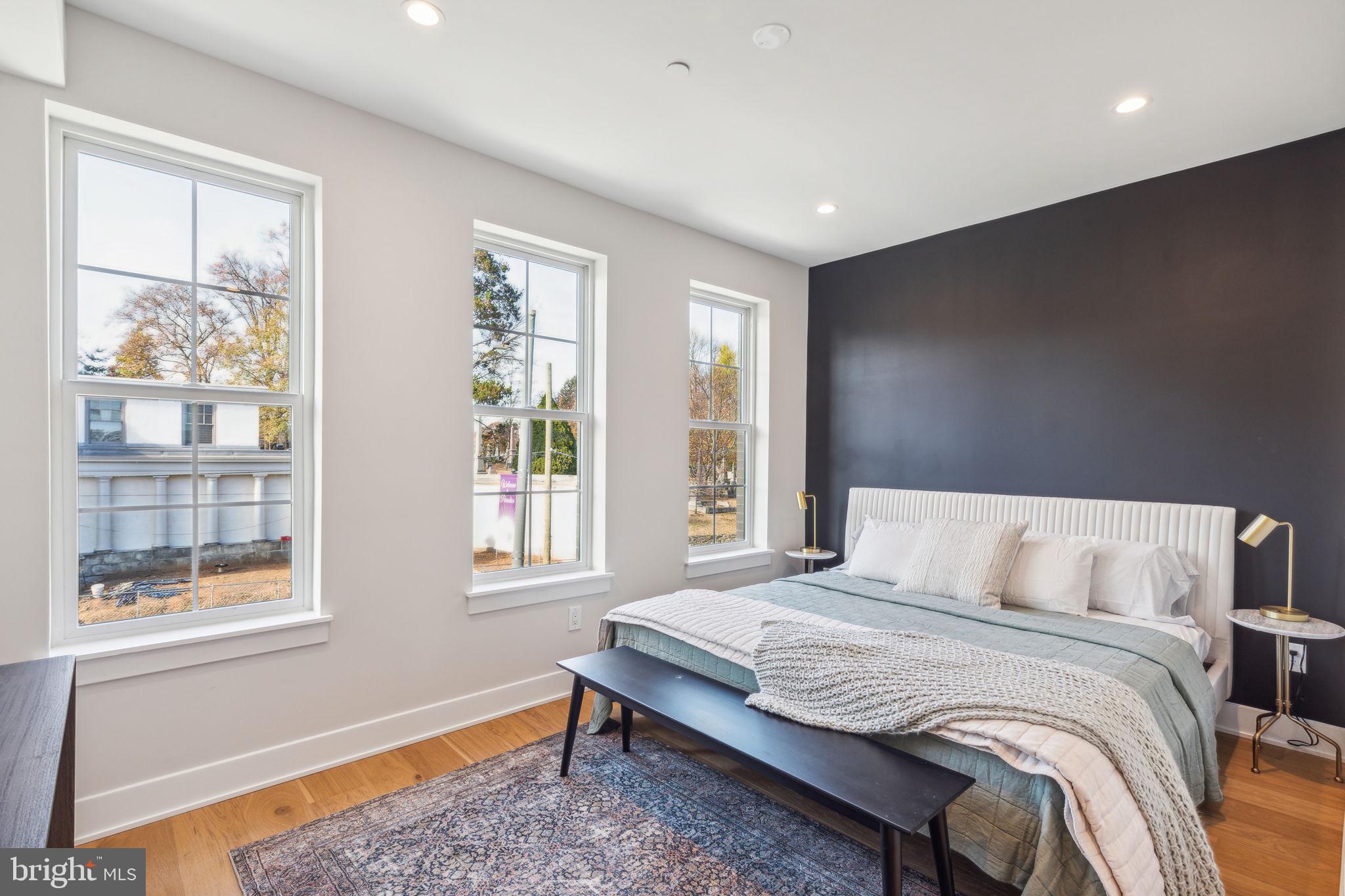EAST FALLS - Residential