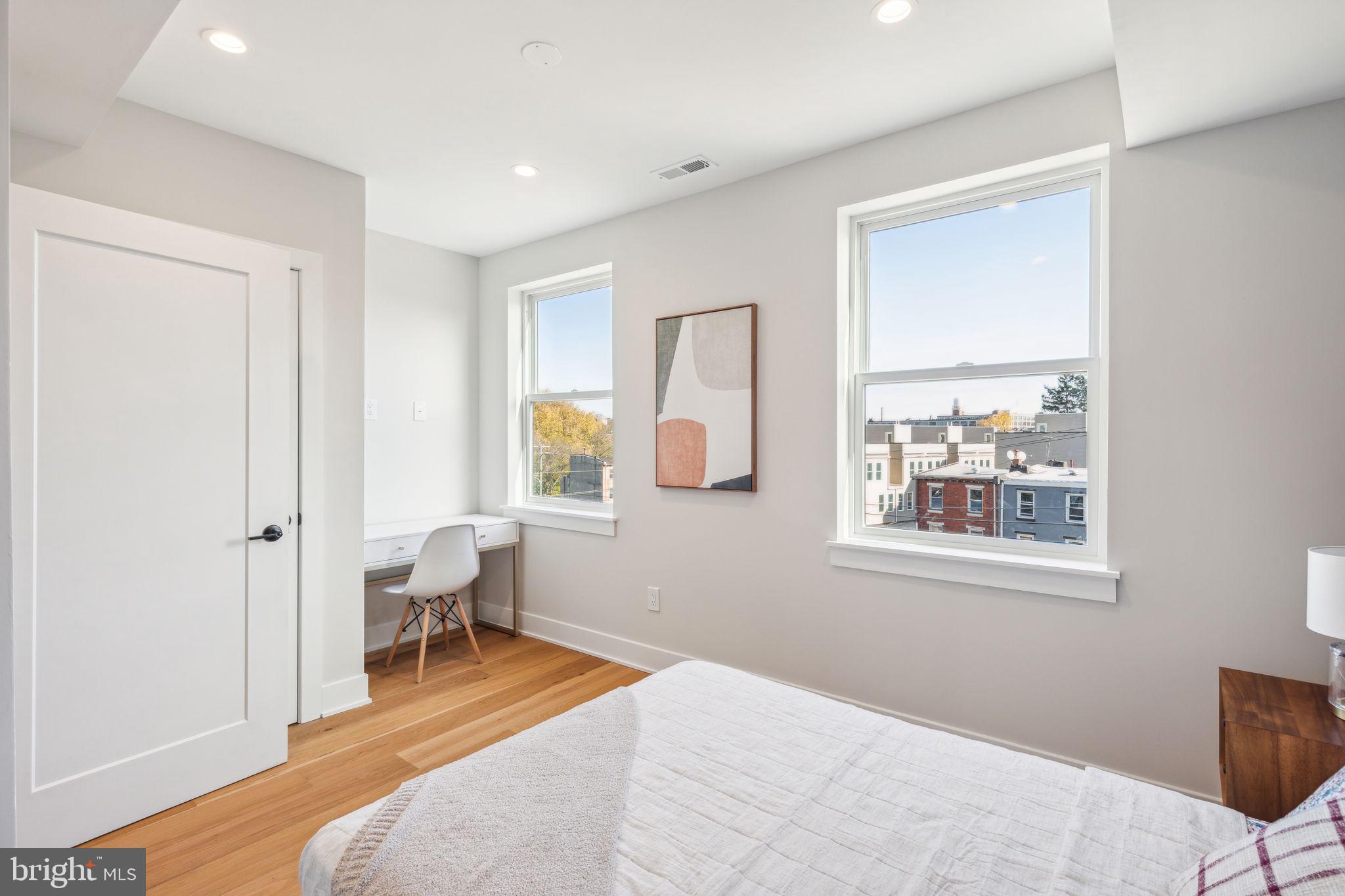 EAST FALLS - Residential