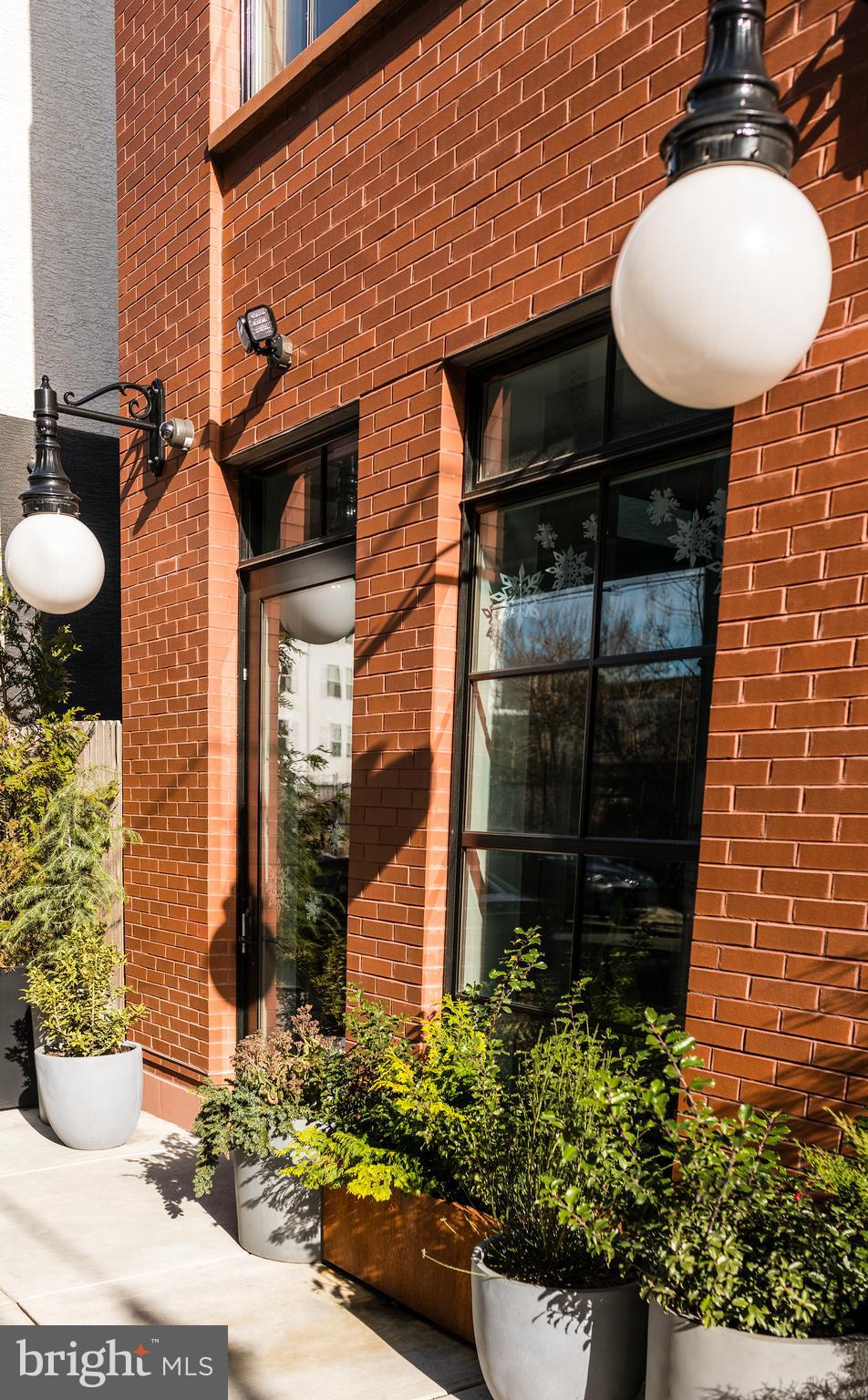 2013 N FRONT STREET STUDIO