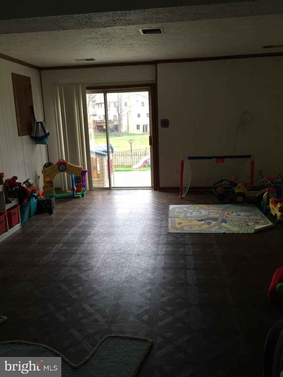 TOWLSTON MEADOWS - Residential Lease