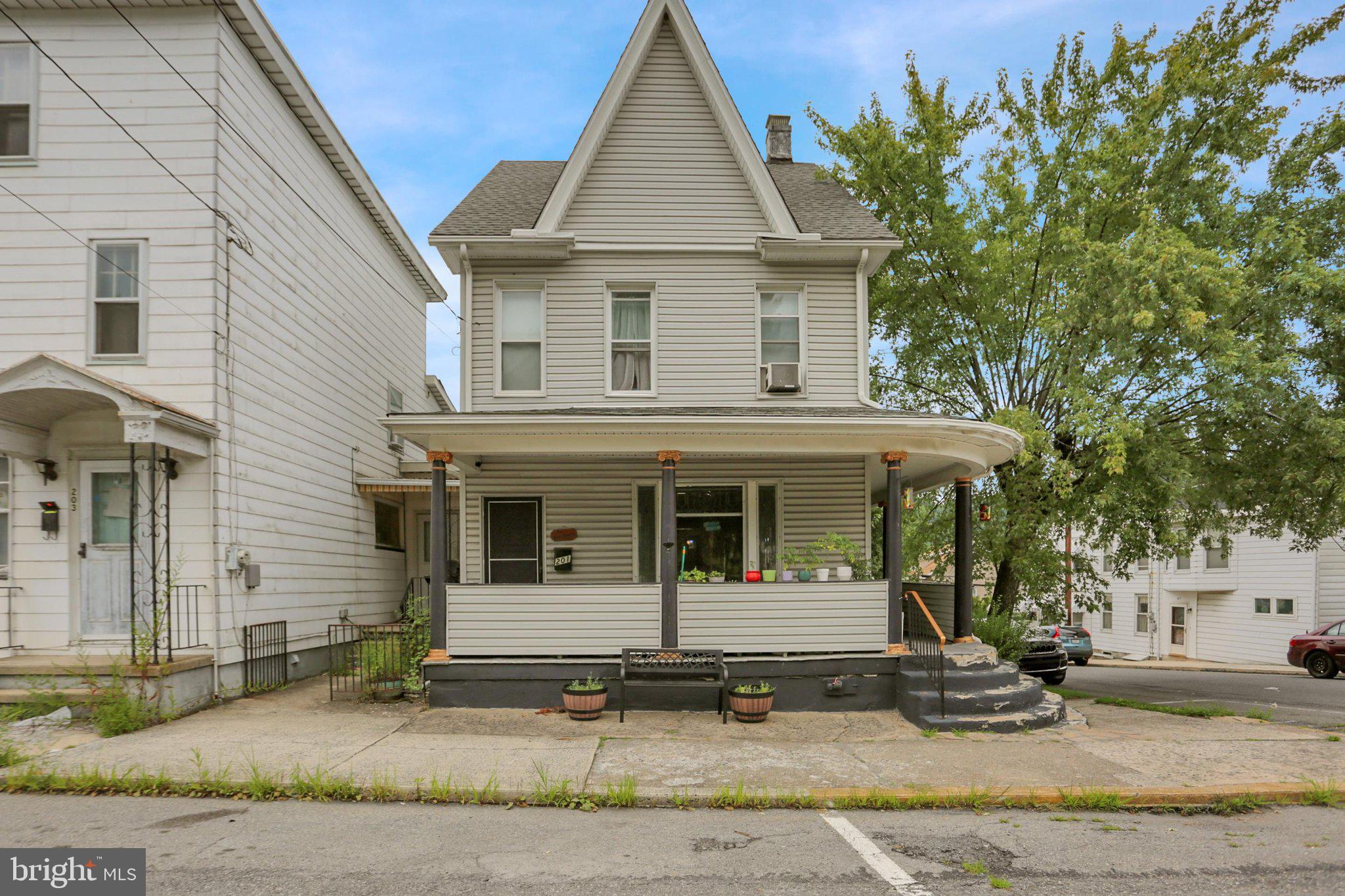 201 W ABBOTT STREET