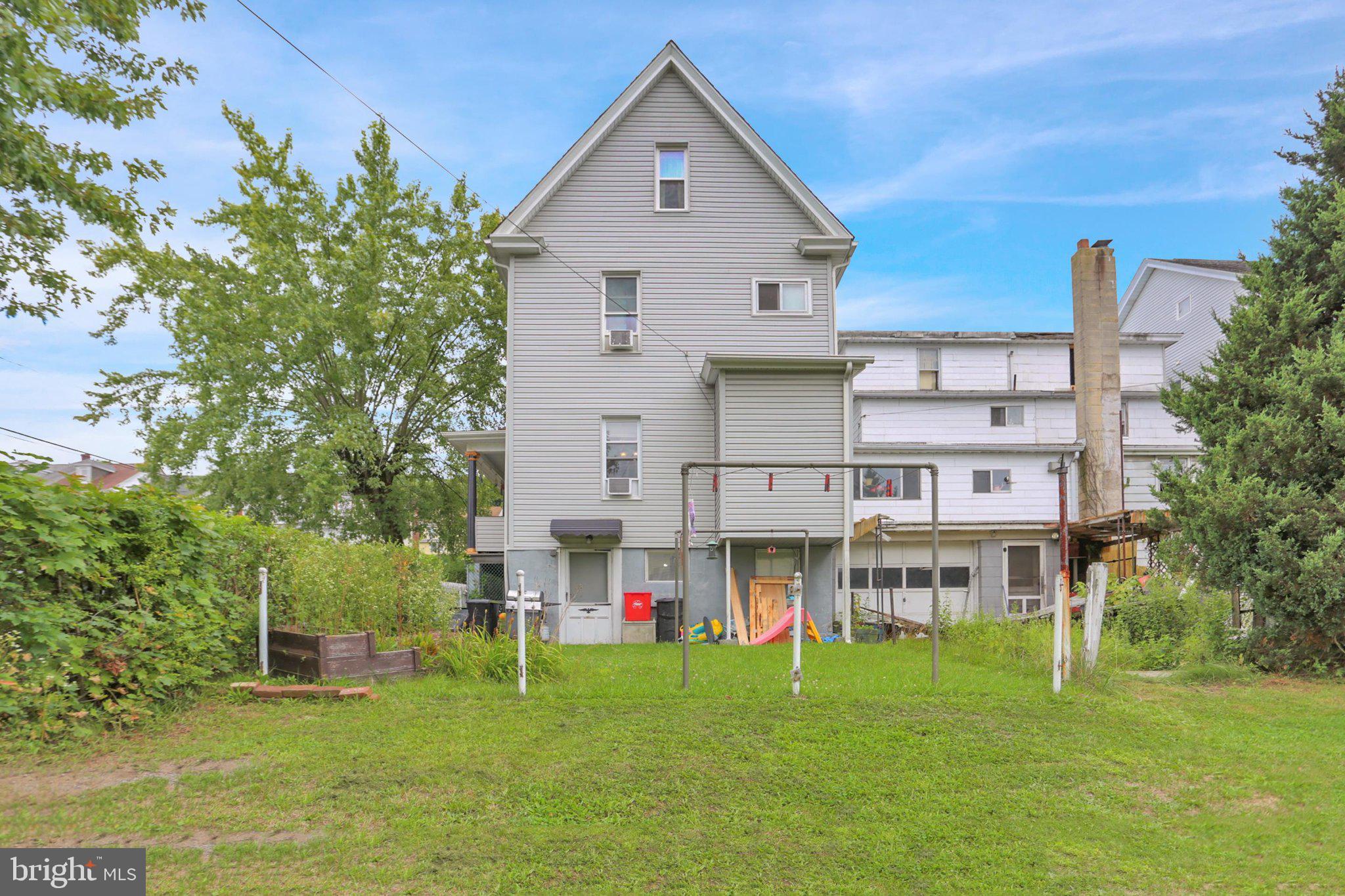 201 W ABBOTT STREET