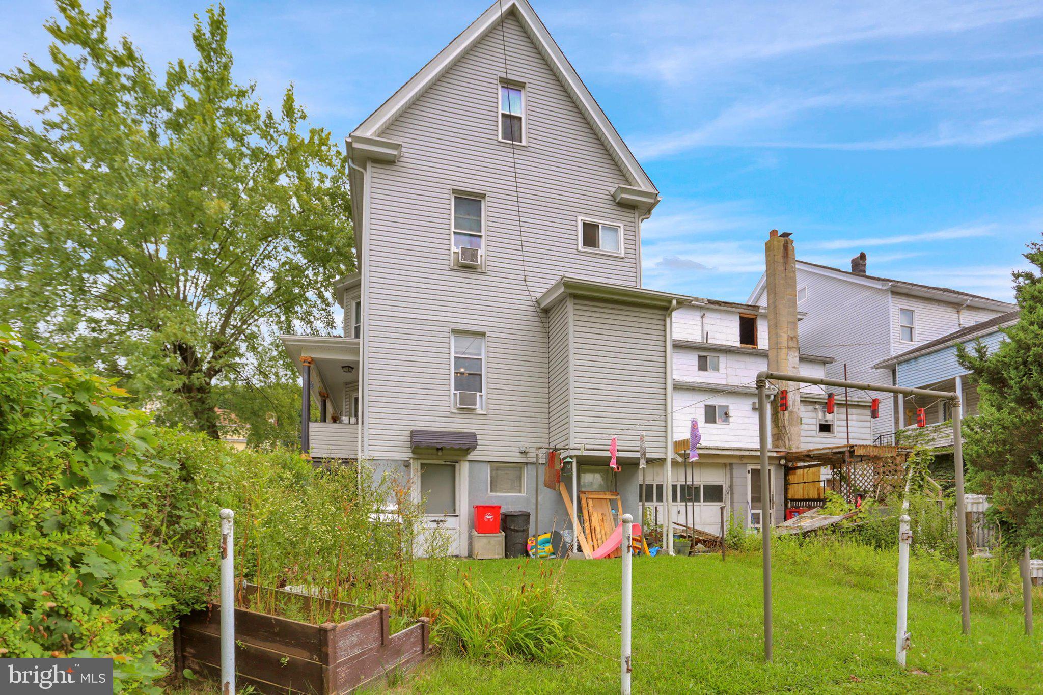 201 W ABBOTT STREET