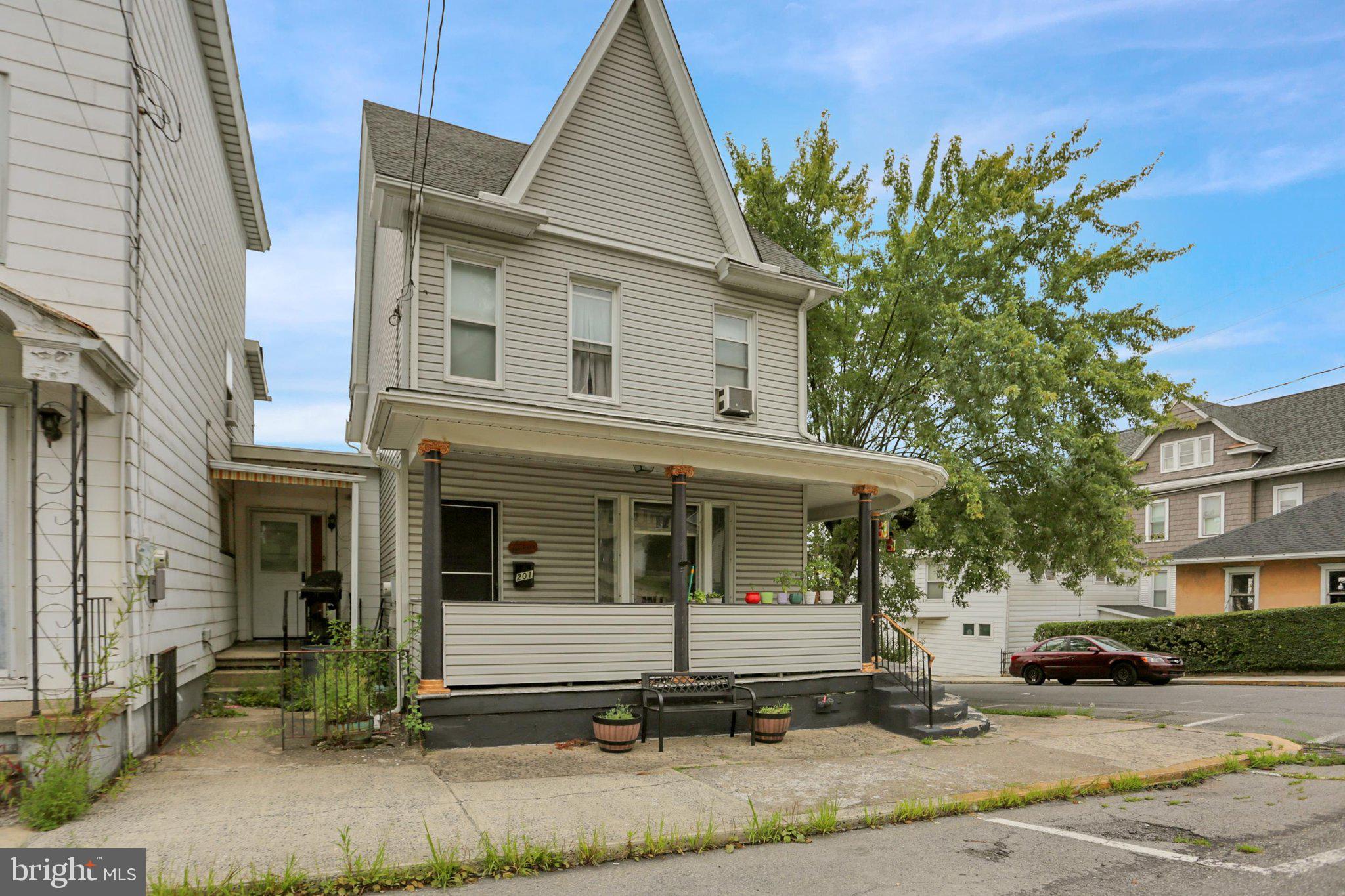 201 W ABBOTT STREET