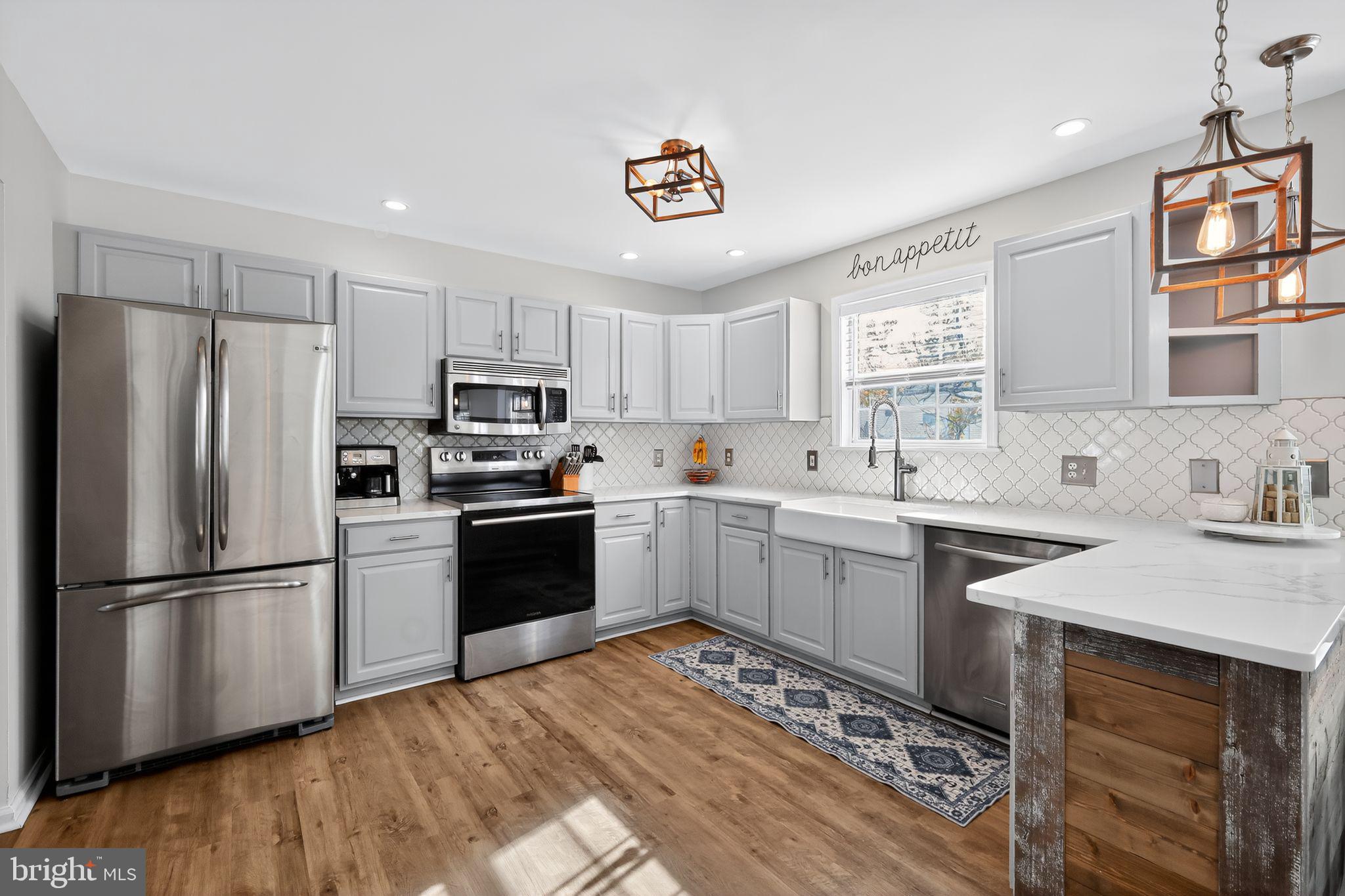 SAUNDERS POINT - Residential