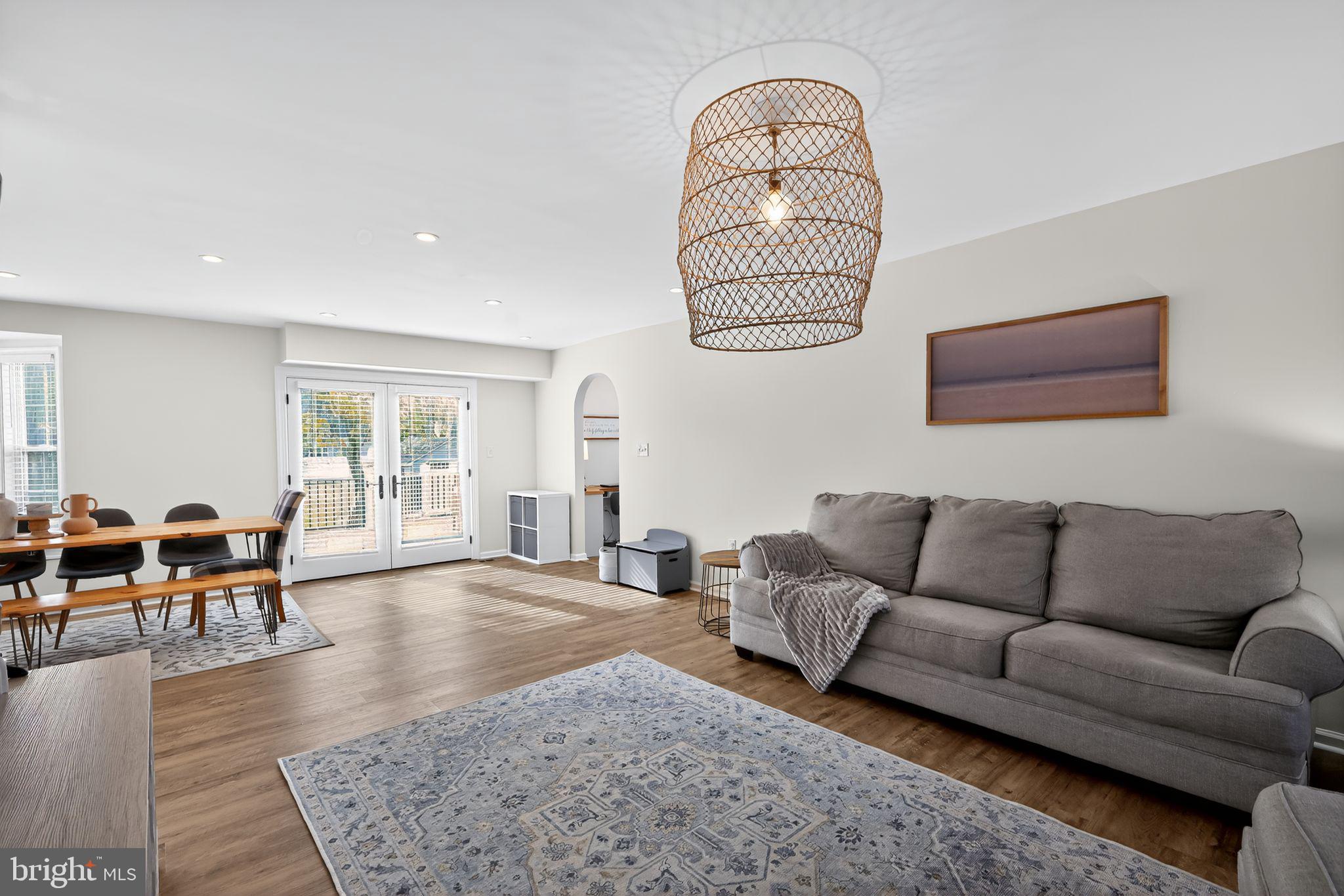 SAUNDERS POINT - Residential