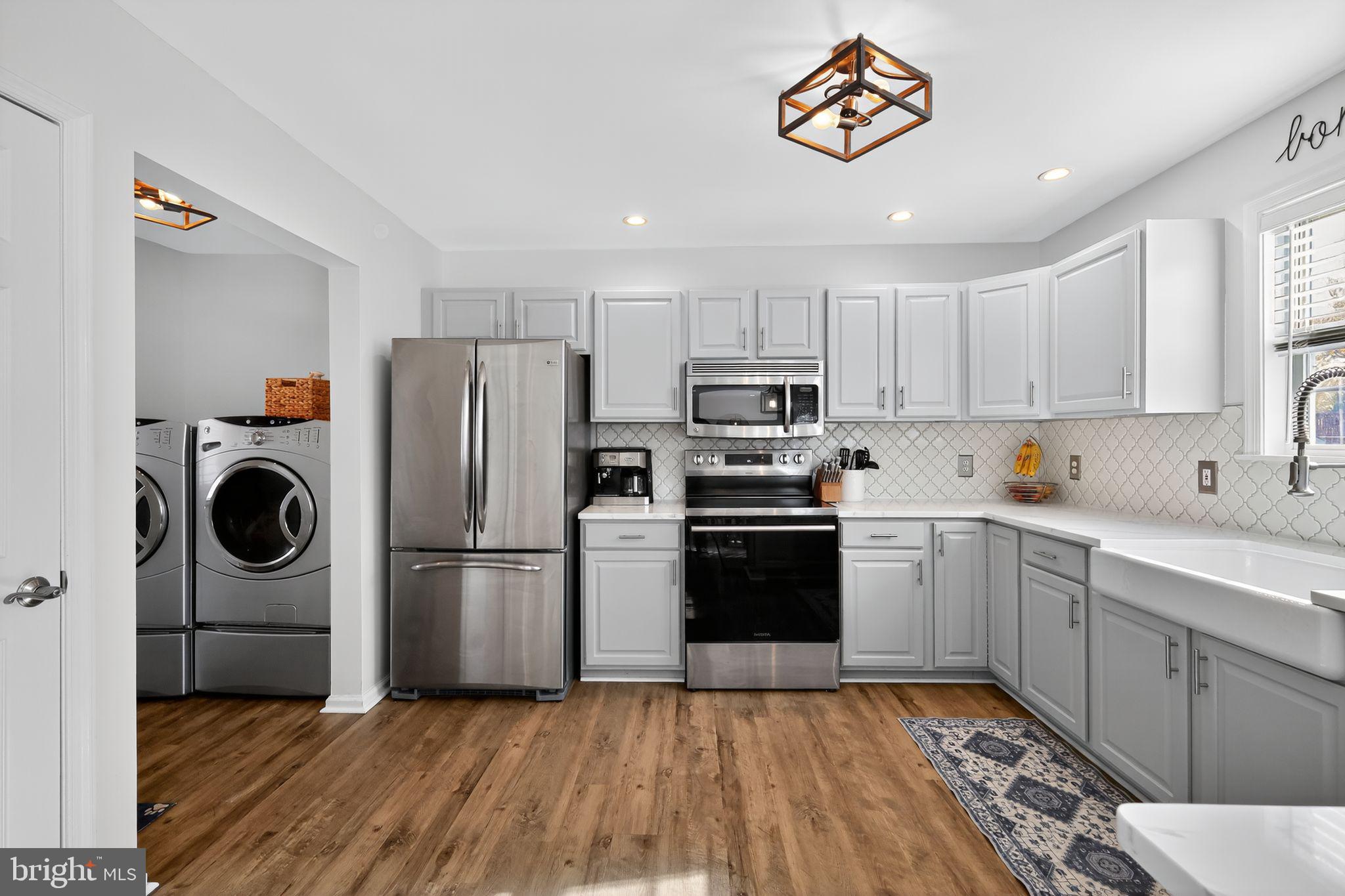 SAUNDERS POINT - Residential