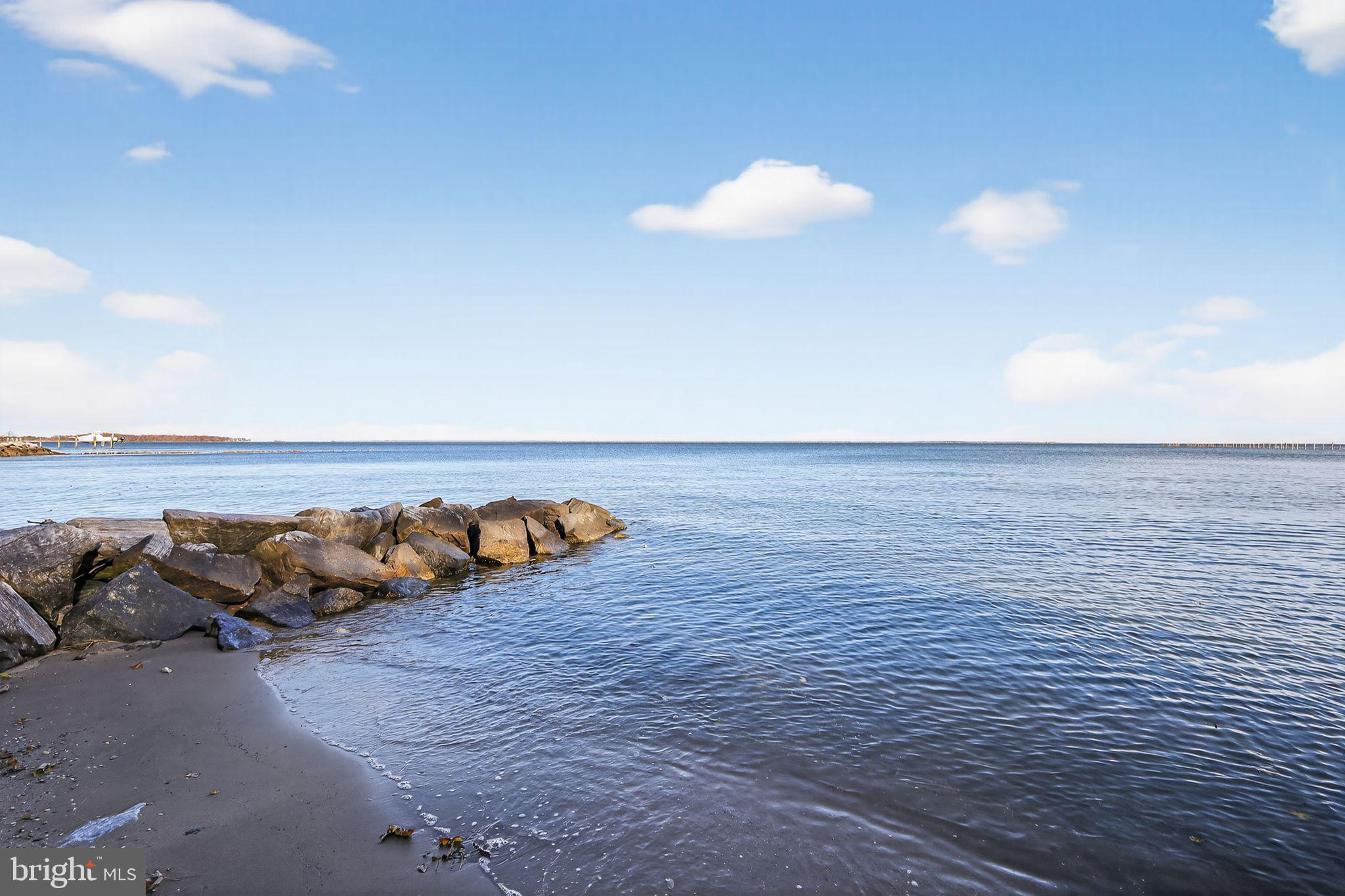 SAUNDERS POINT - Residential