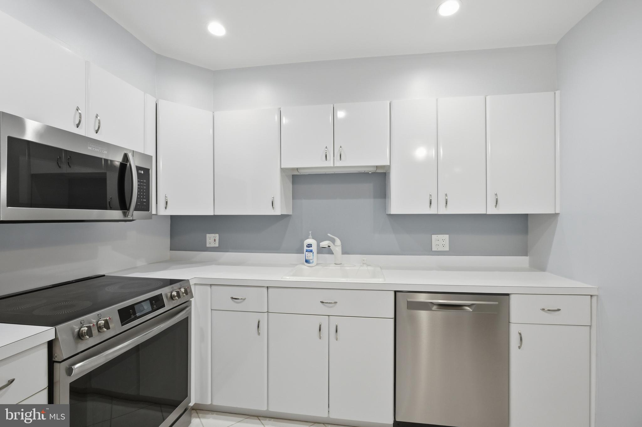 HILL HOUSE - Residential