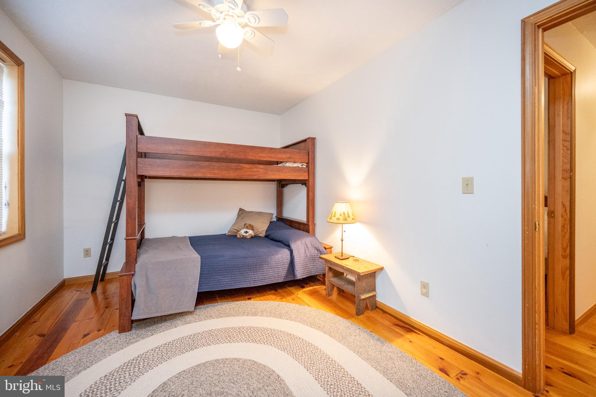 WOODLANDS HILL - Residential