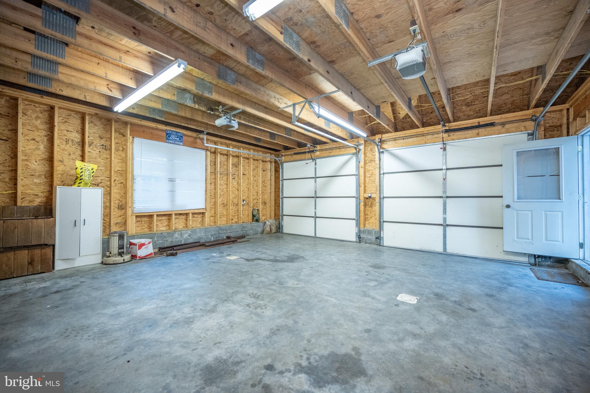 WOODLANDS HILL - Residential