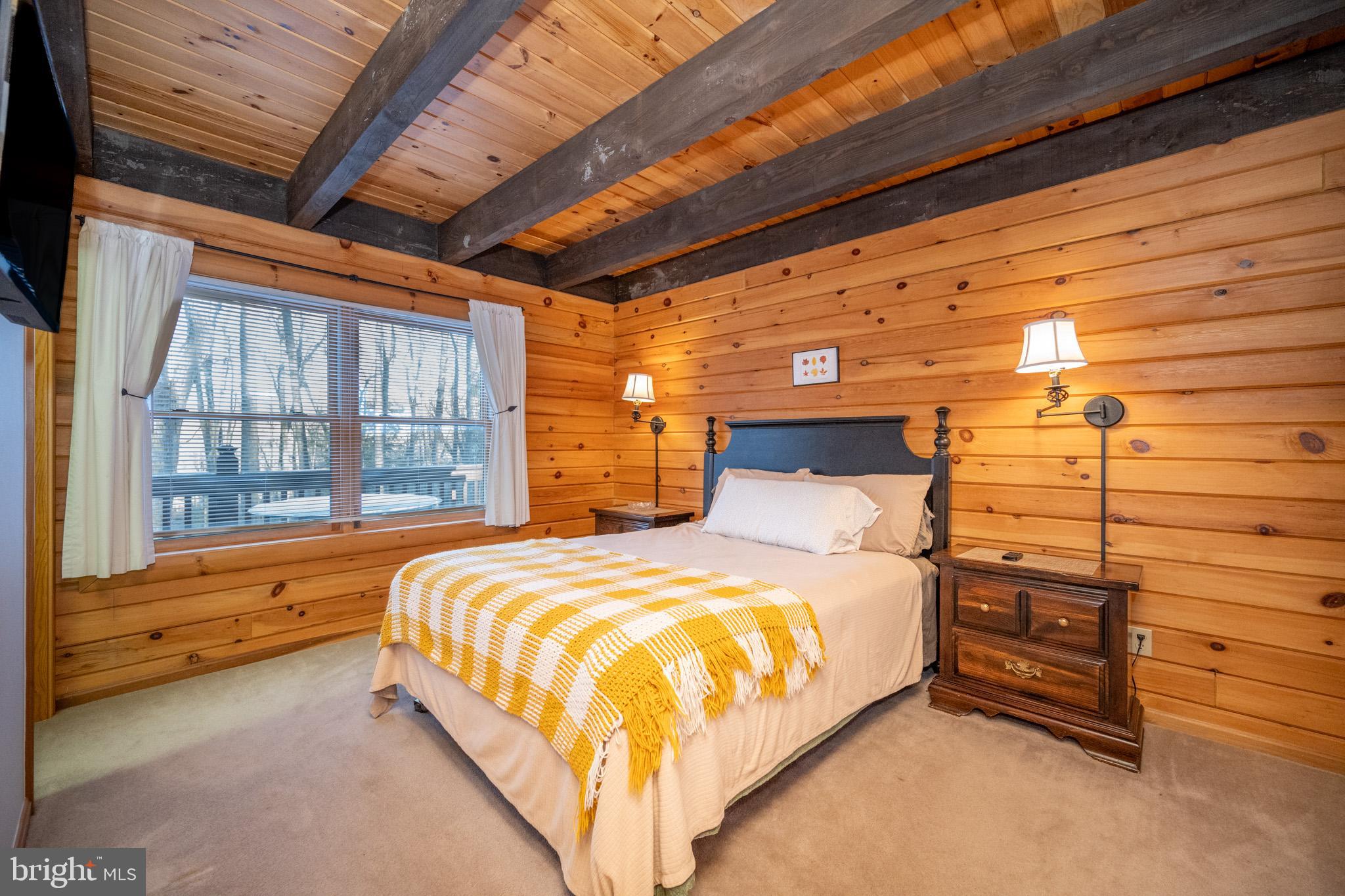 WOODLANDS HILL - Residential