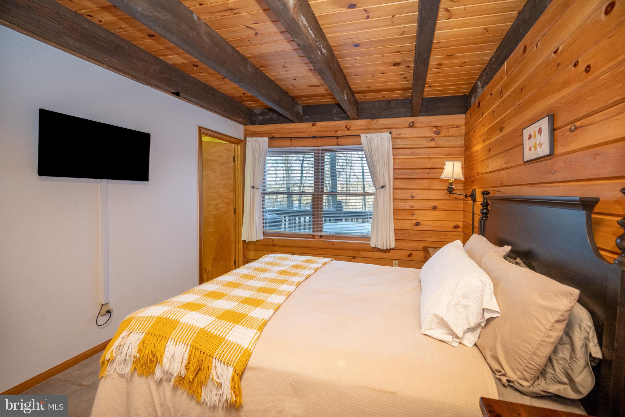 WOODLANDS HILL - Residential