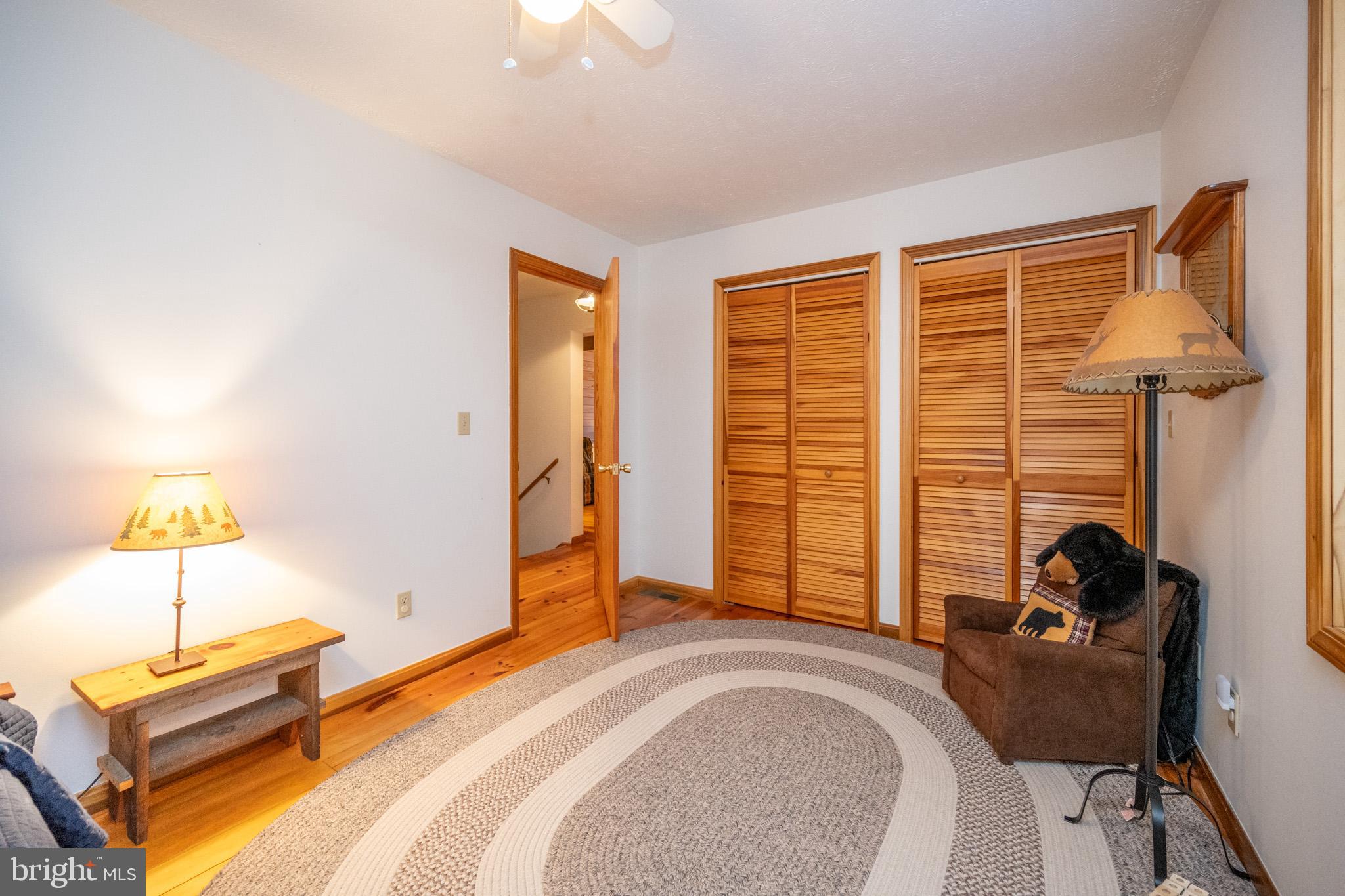 WOODLANDS HILL - Residential