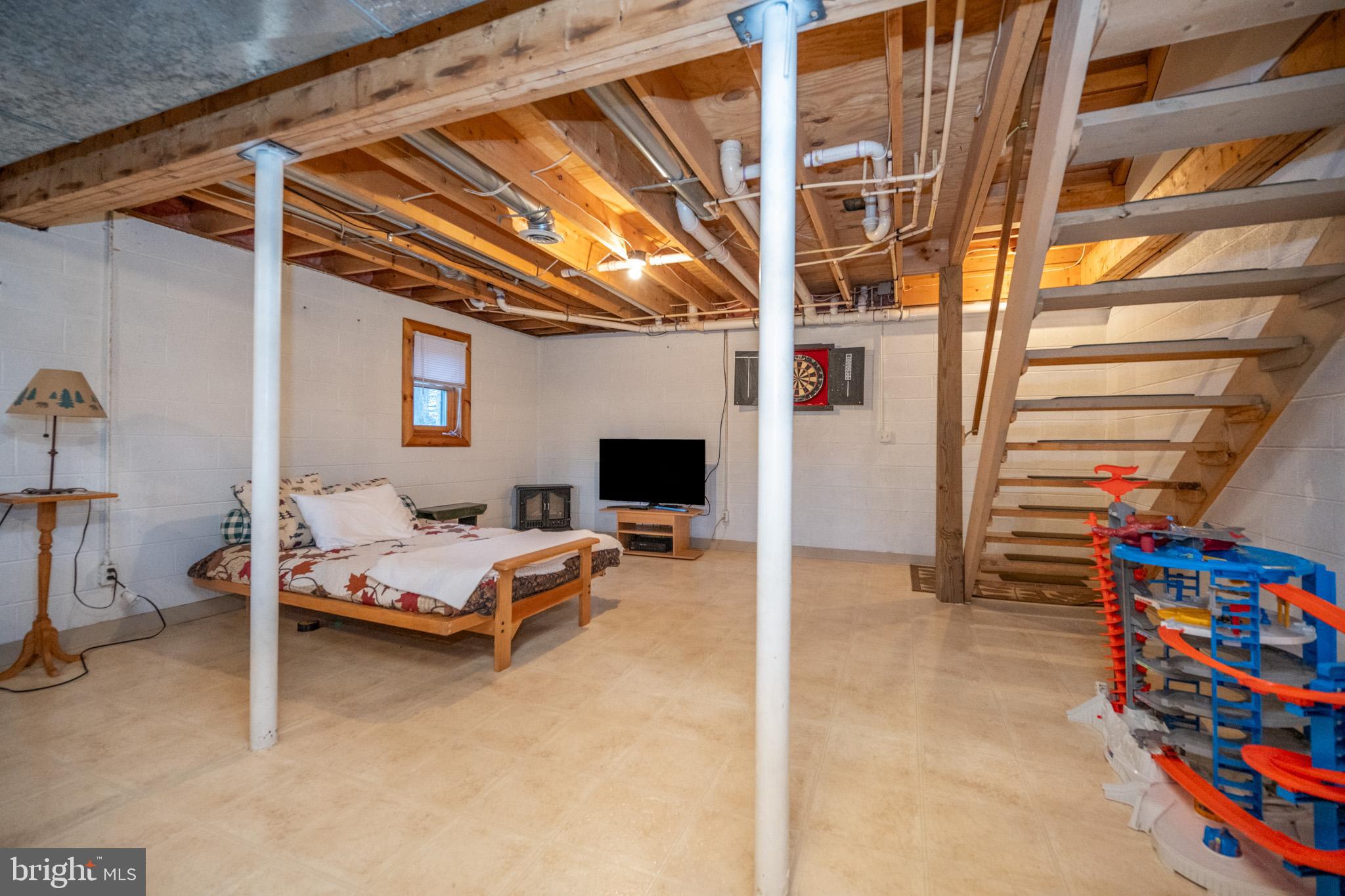 WOODLANDS HILL - Residential