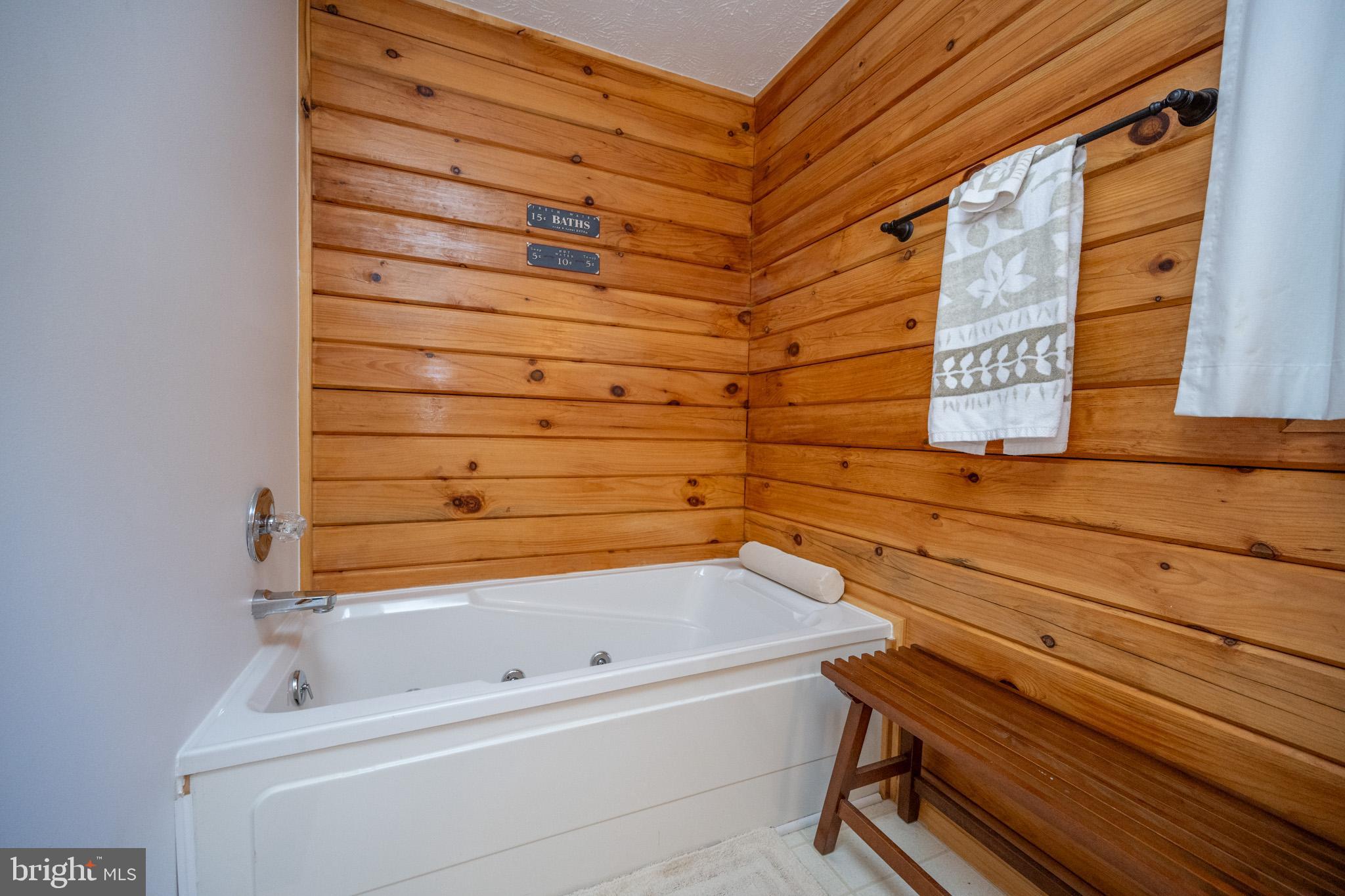 WOODLANDS HILL - Residential