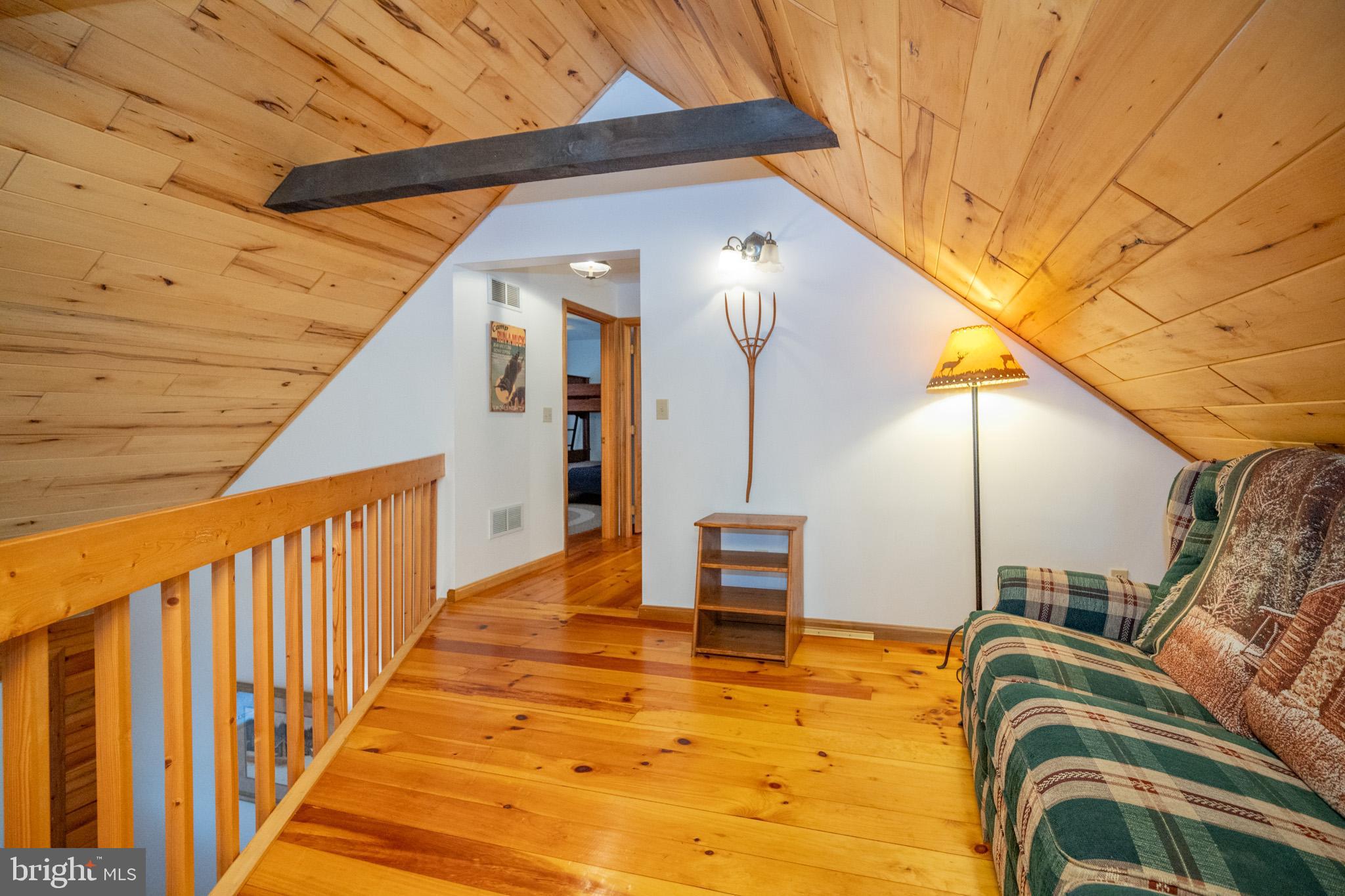 WOODLANDS HILL - Residential