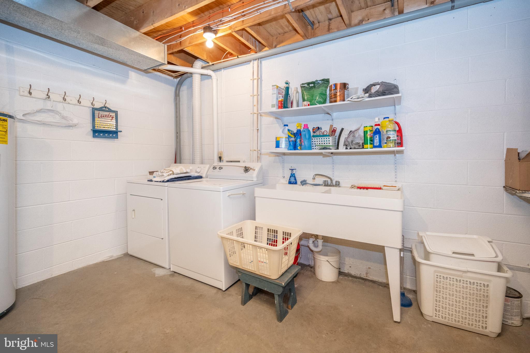 WOODLANDS HILL - Residential