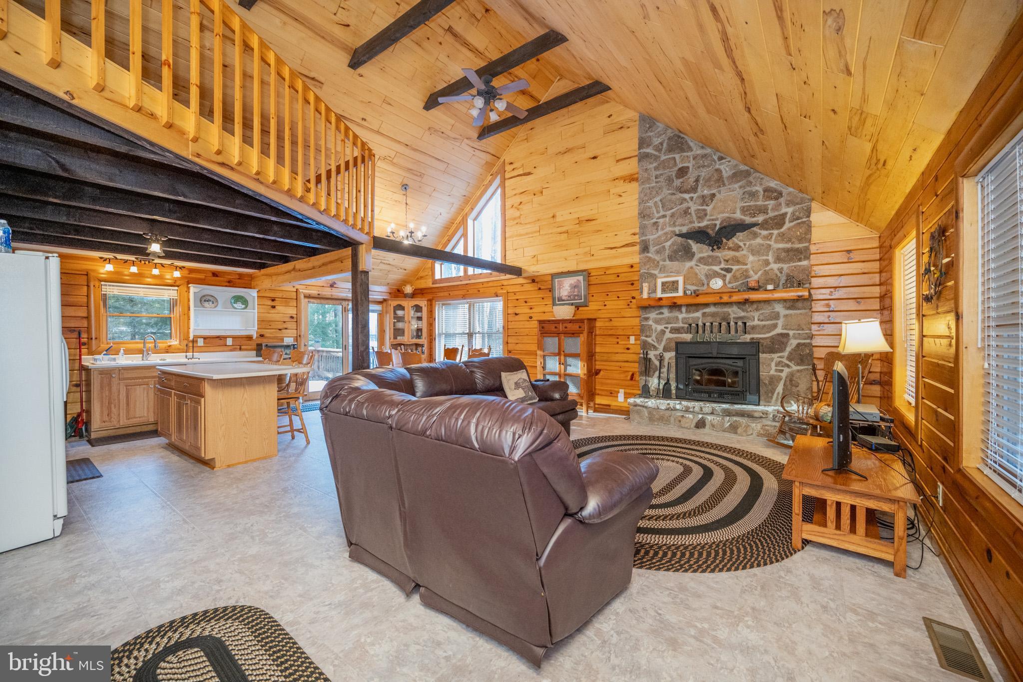 WOODLANDS HILL - Residential