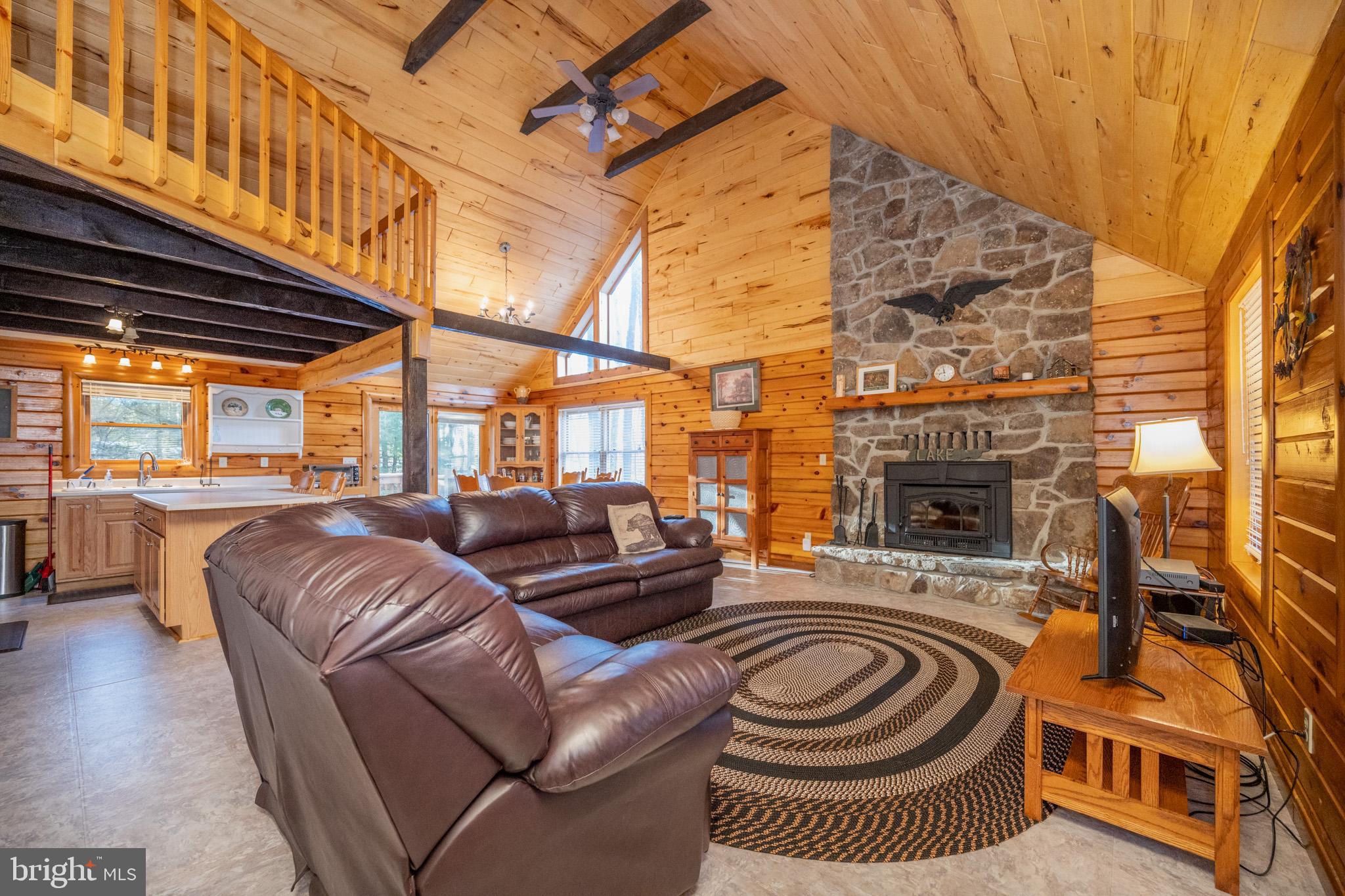 WOODLANDS HILL - Residential