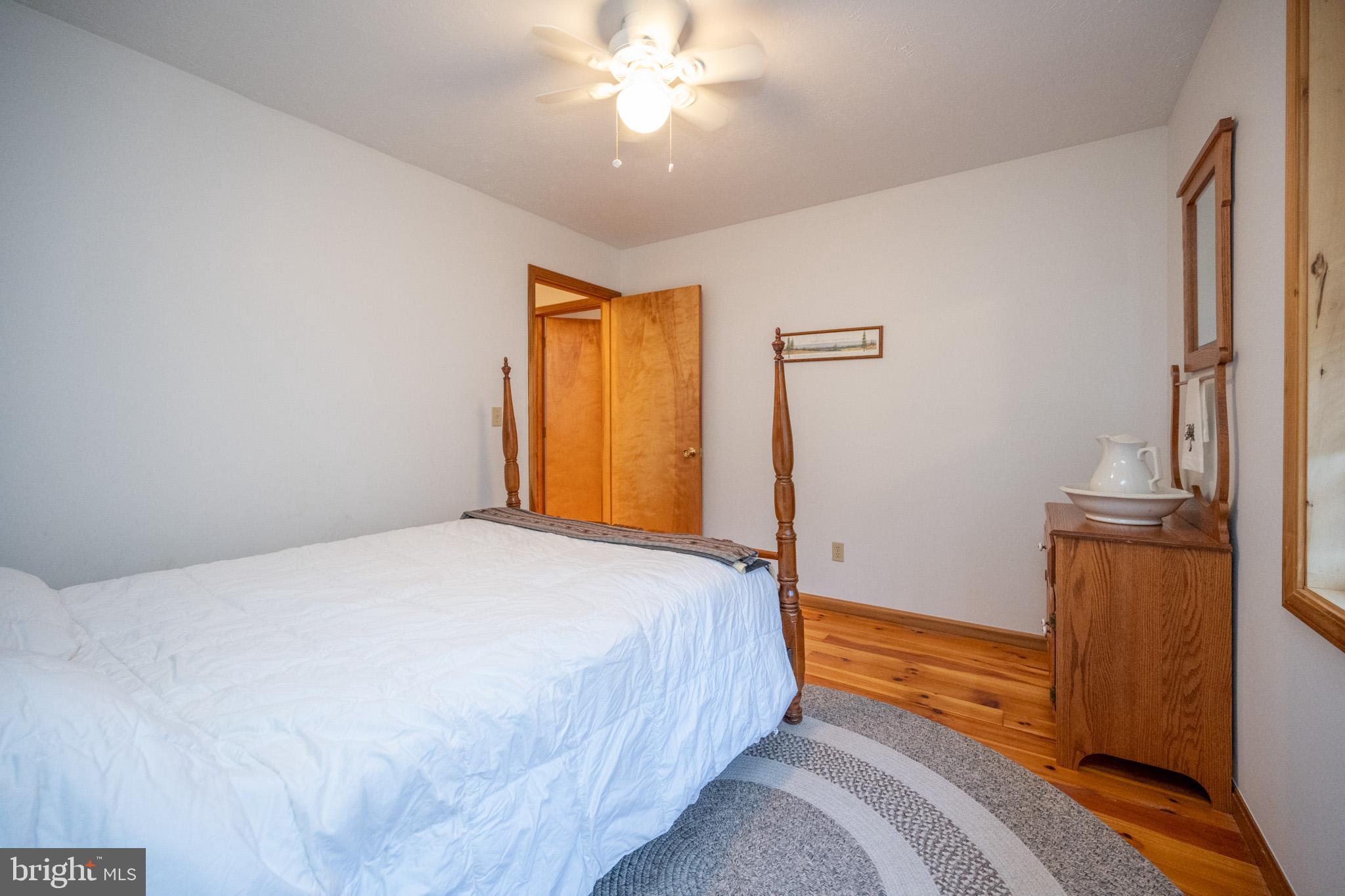 WOODLANDS HILL - Residential