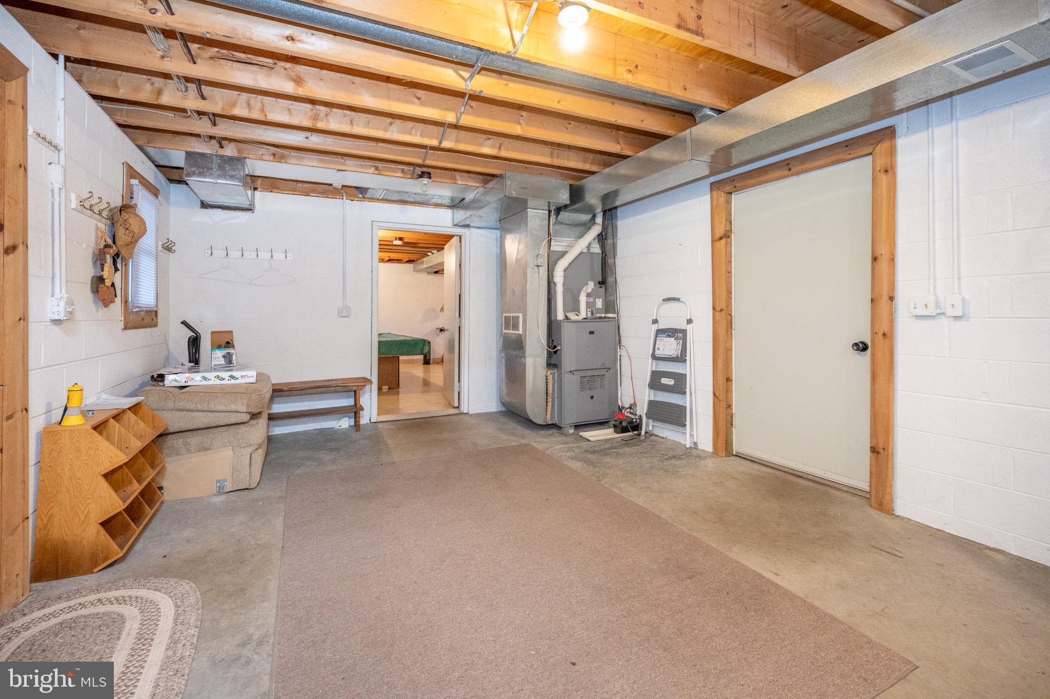 WOODLANDS HILL - Residential