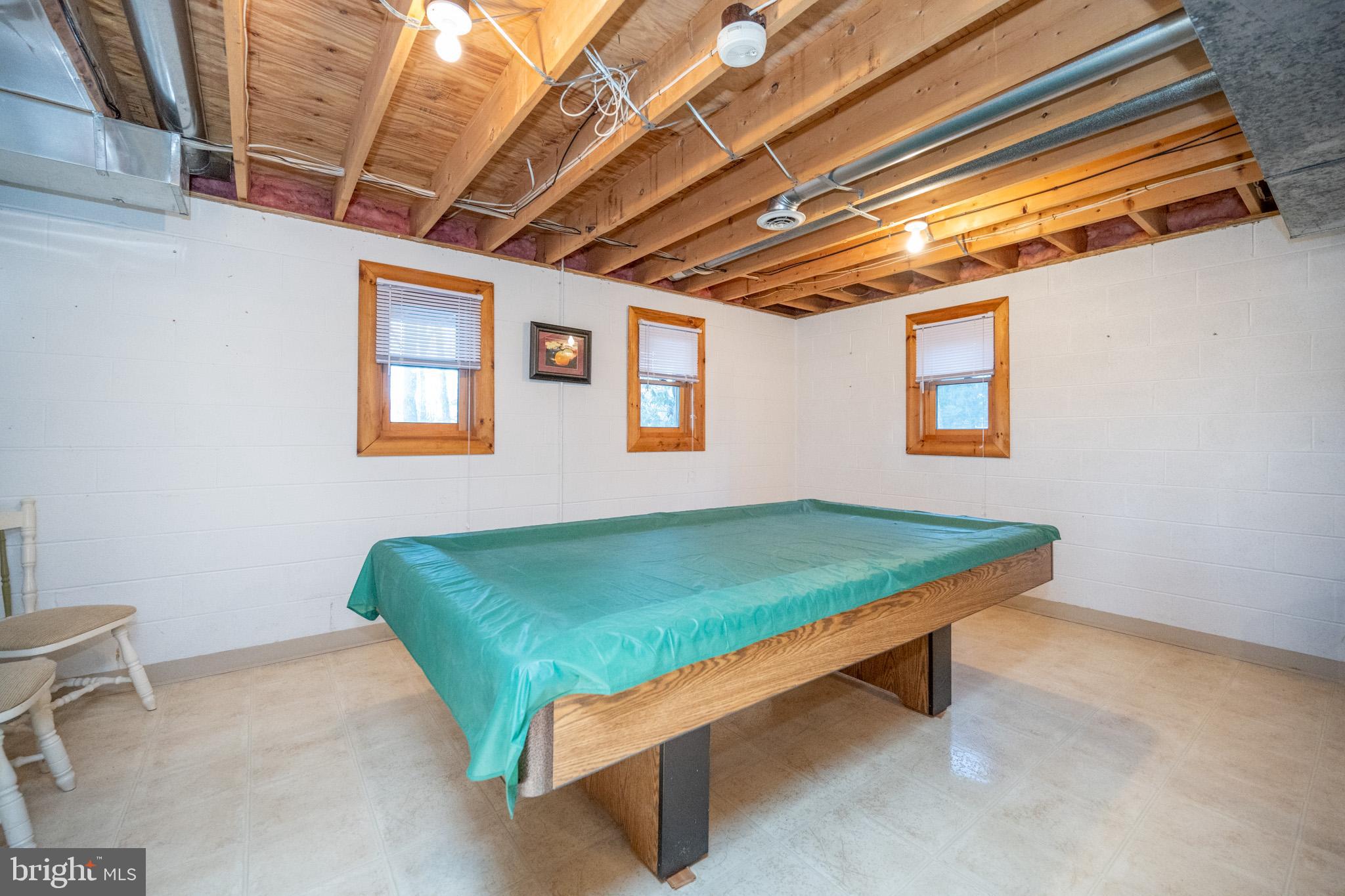 WOODLANDS HILL - Residential