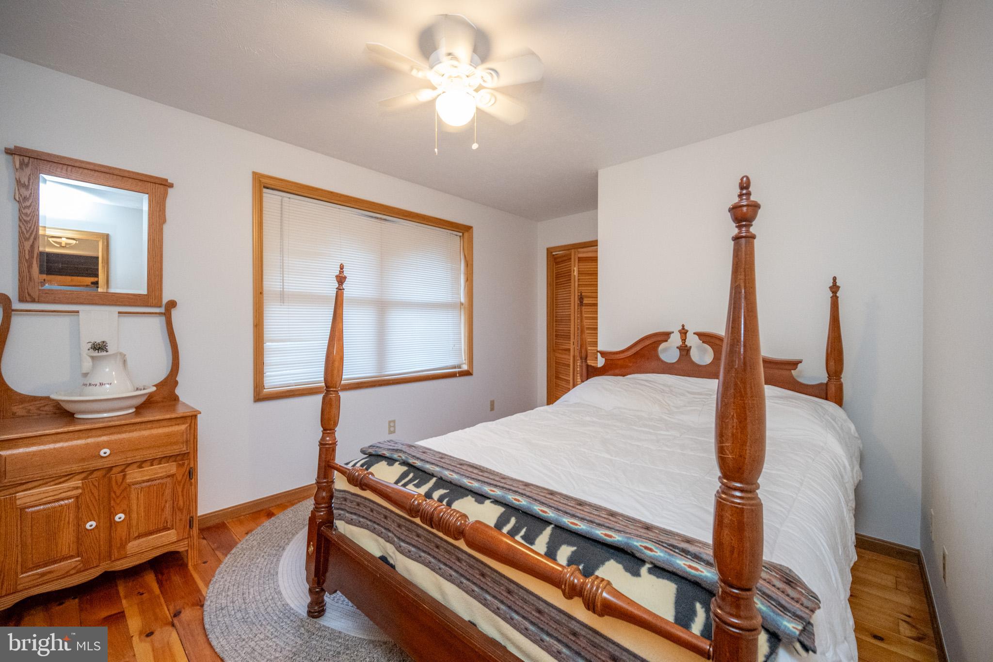 WOODLANDS HILL - Residential