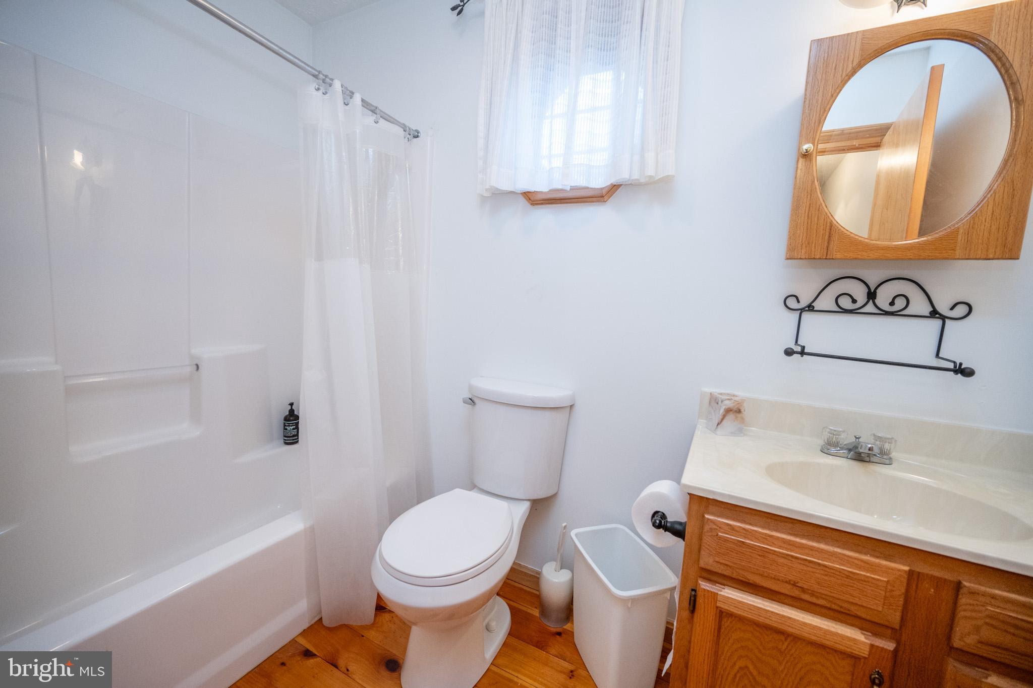 WOODLANDS HILL - Residential