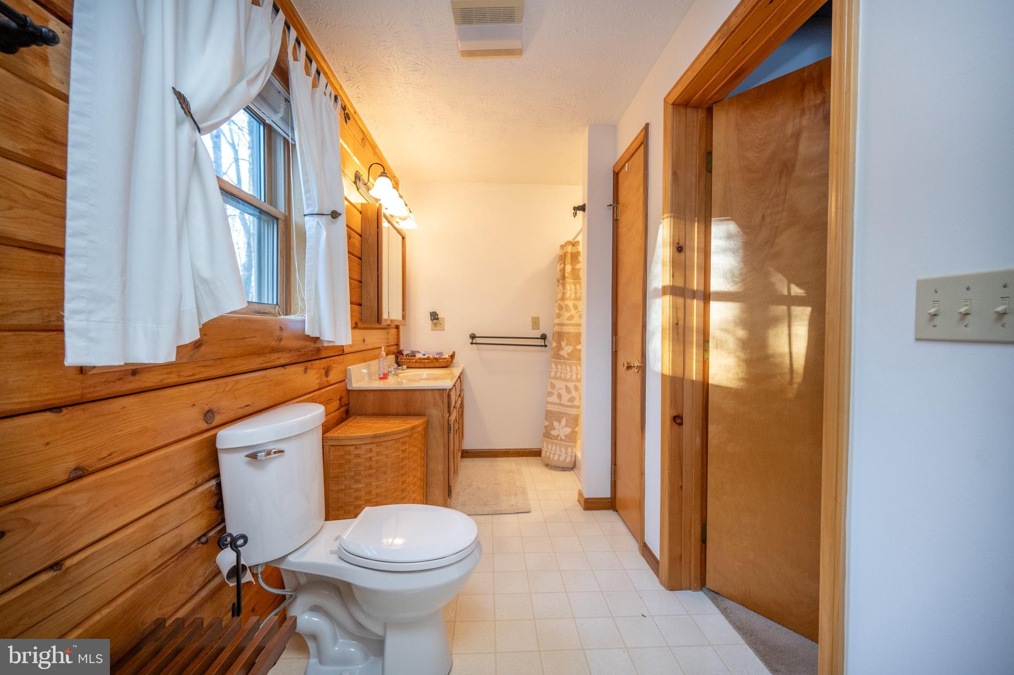 WOODLANDS HILL - Residential