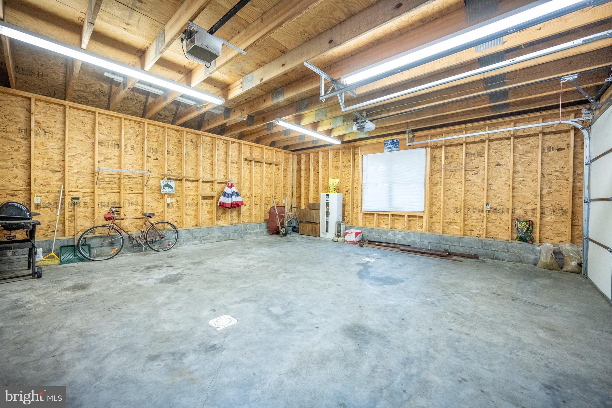 WOODLANDS HILL - Residential