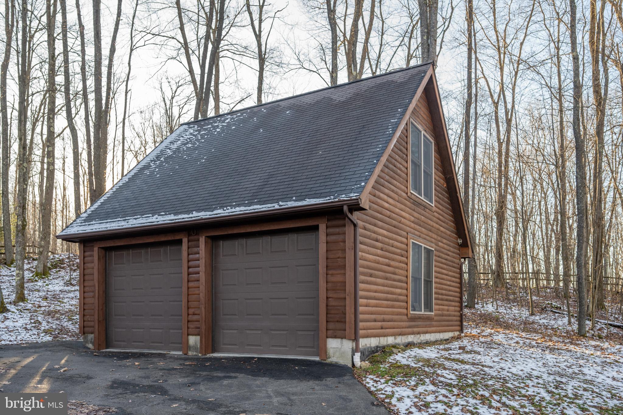 WOODLANDS HILL - Residential