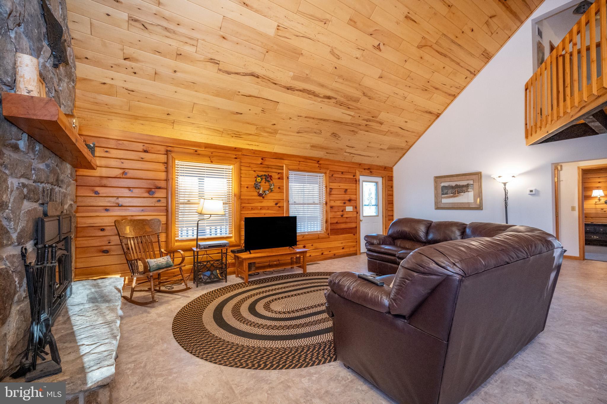 WOODLANDS HILL - Residential