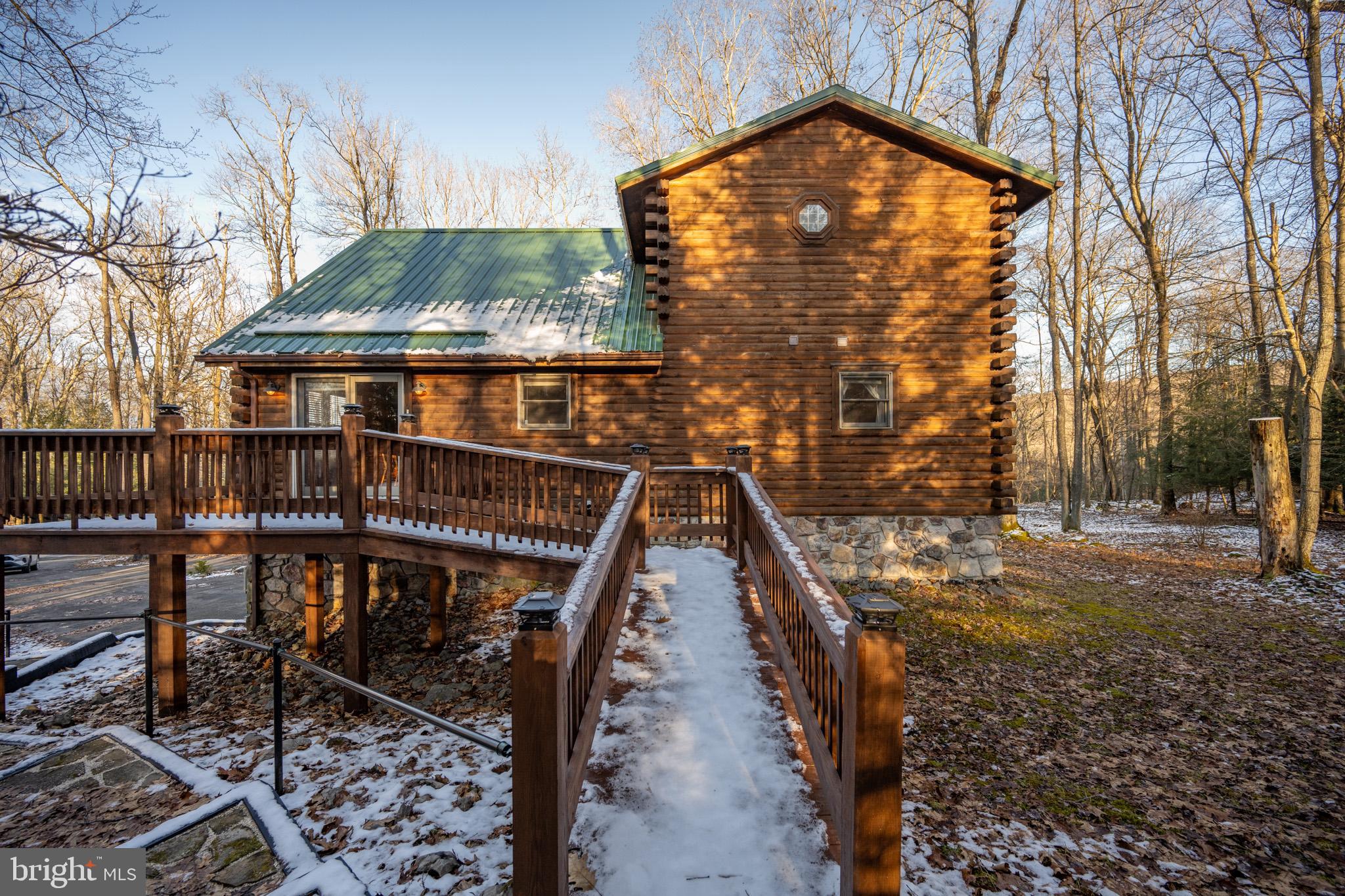 WOODLANDS HILL - Residential