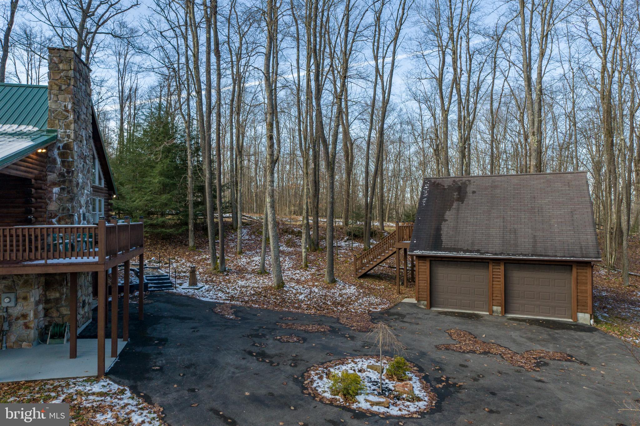 WOODLANDS HILL - Residential