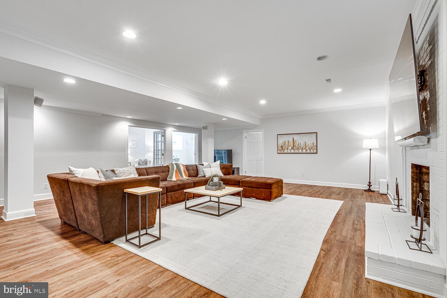 POTOMAC OUTSIDE - Residential