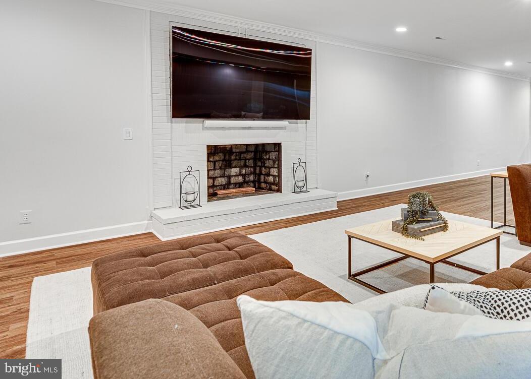 POTOMAC OUTSIDE - Residential