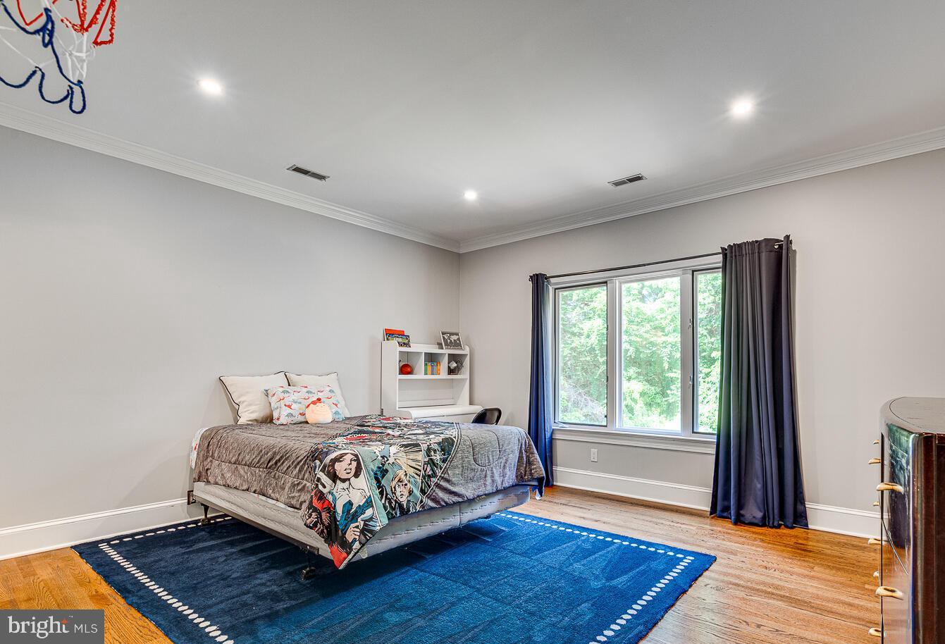 POTOMAC OUTSIDE - Residential