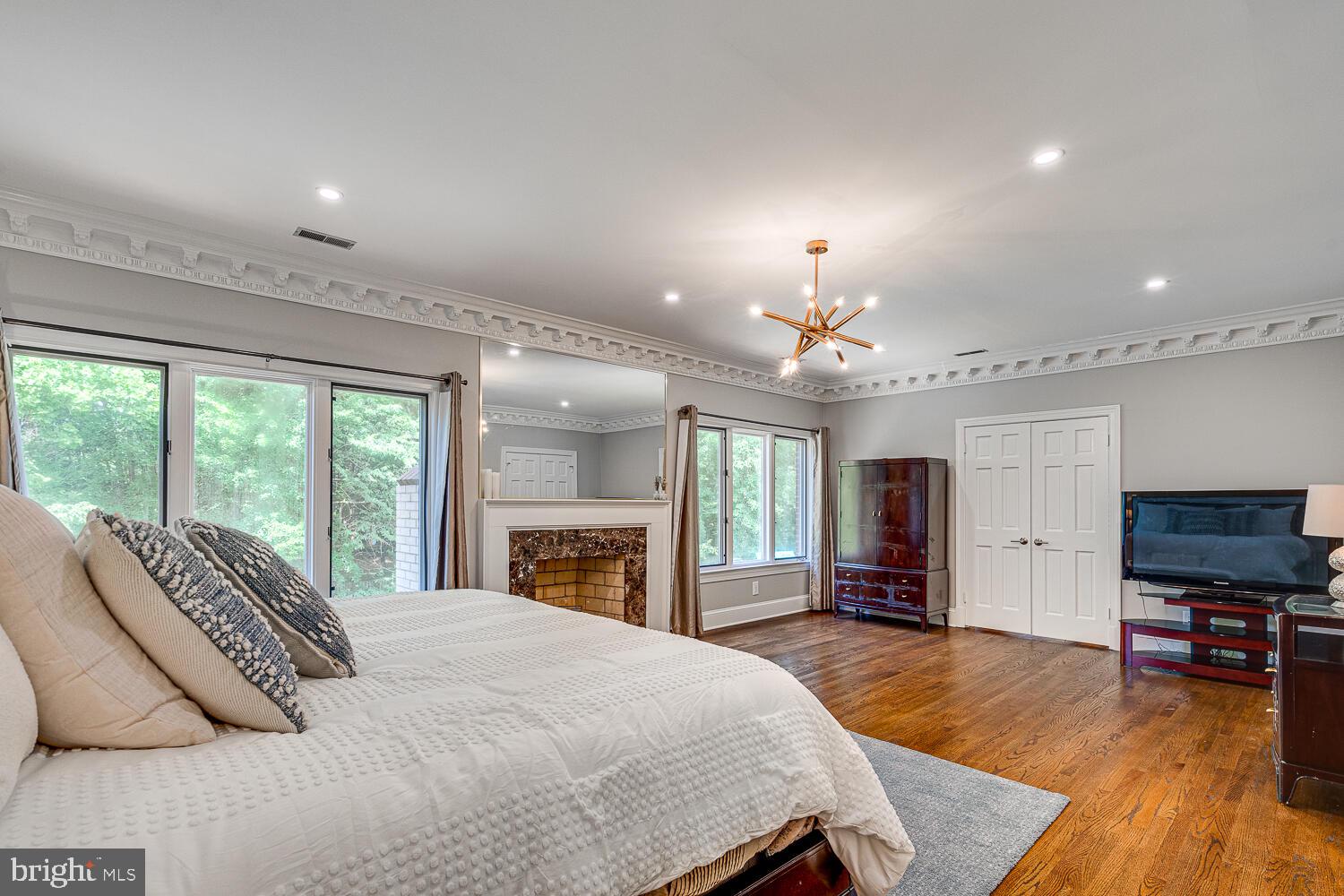 POTOMAC OUTSIDE - Residential