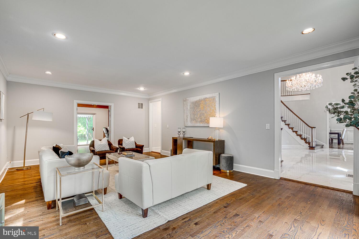 POTOMAC OUTSIDE - Residential