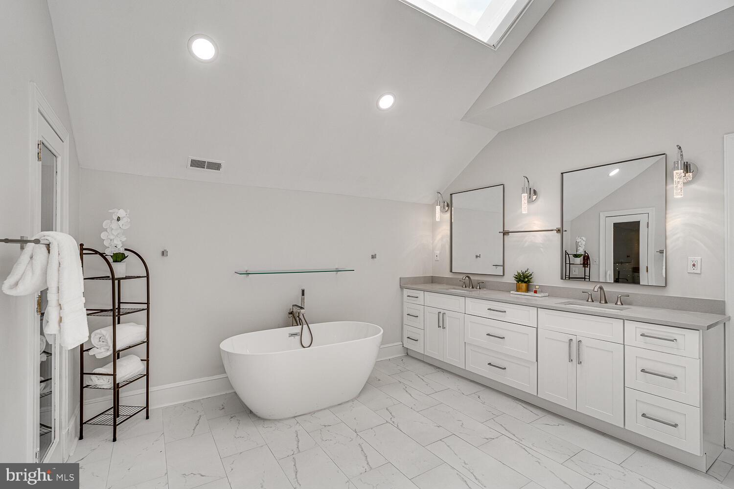 POTOMAC OUTSIDE - Residential