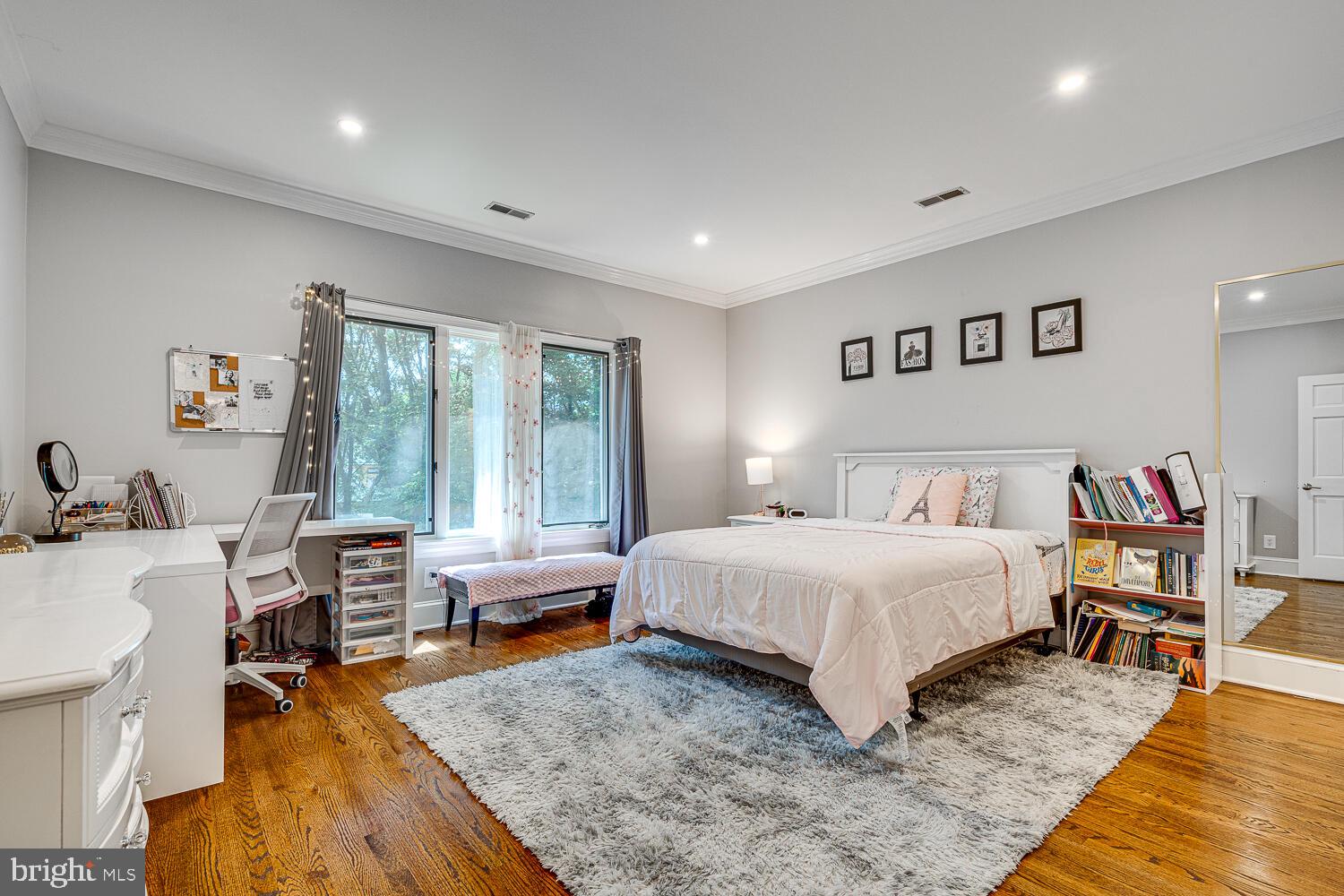 POTOMAC OUTSIDE - Residential