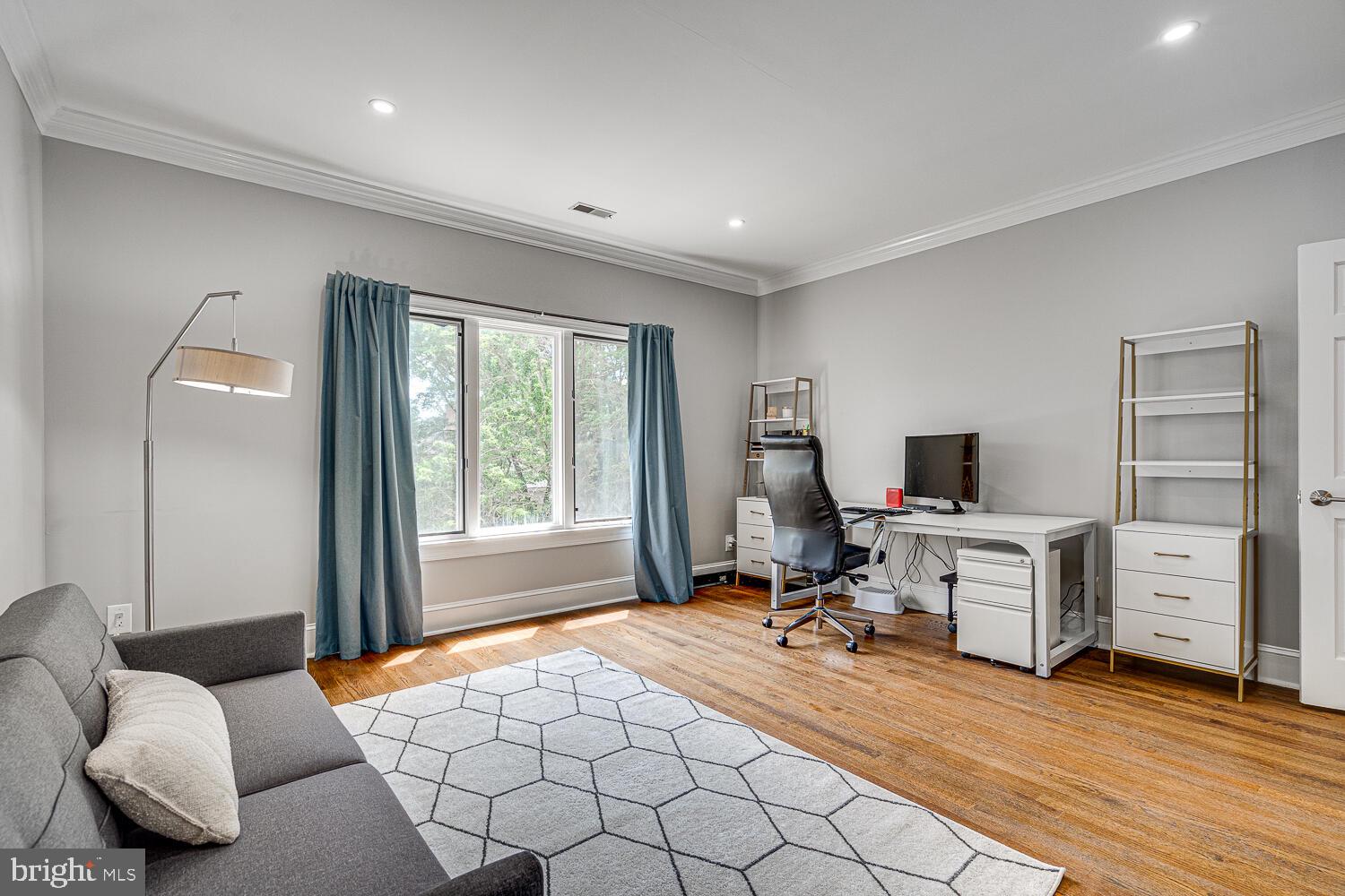 POTOMAC OUTSIDE - Residential