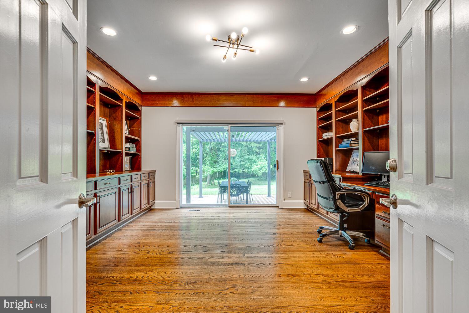 POTOMAC OUTSIDE - Residential